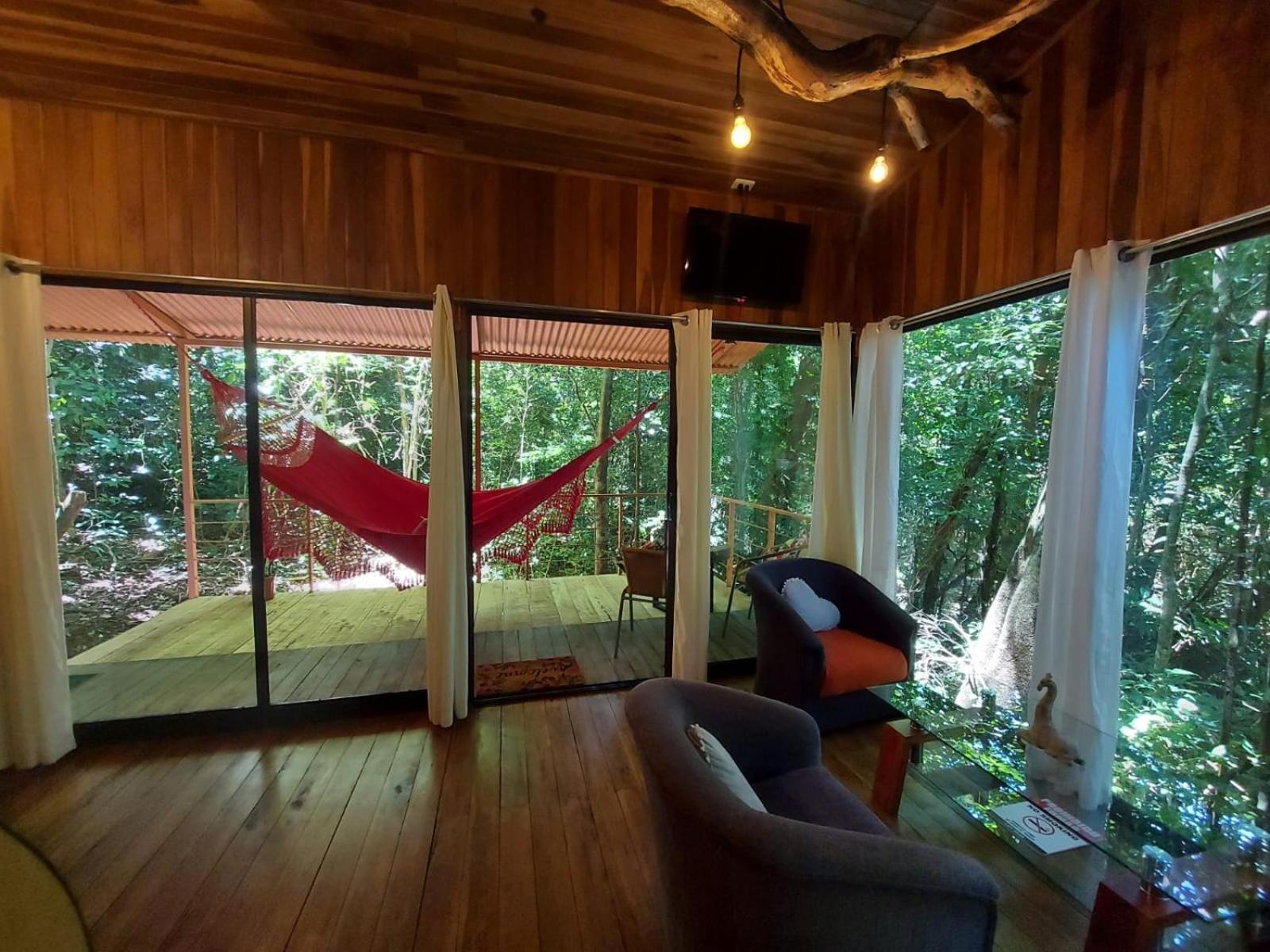 Jungle Living Tree Lodge *