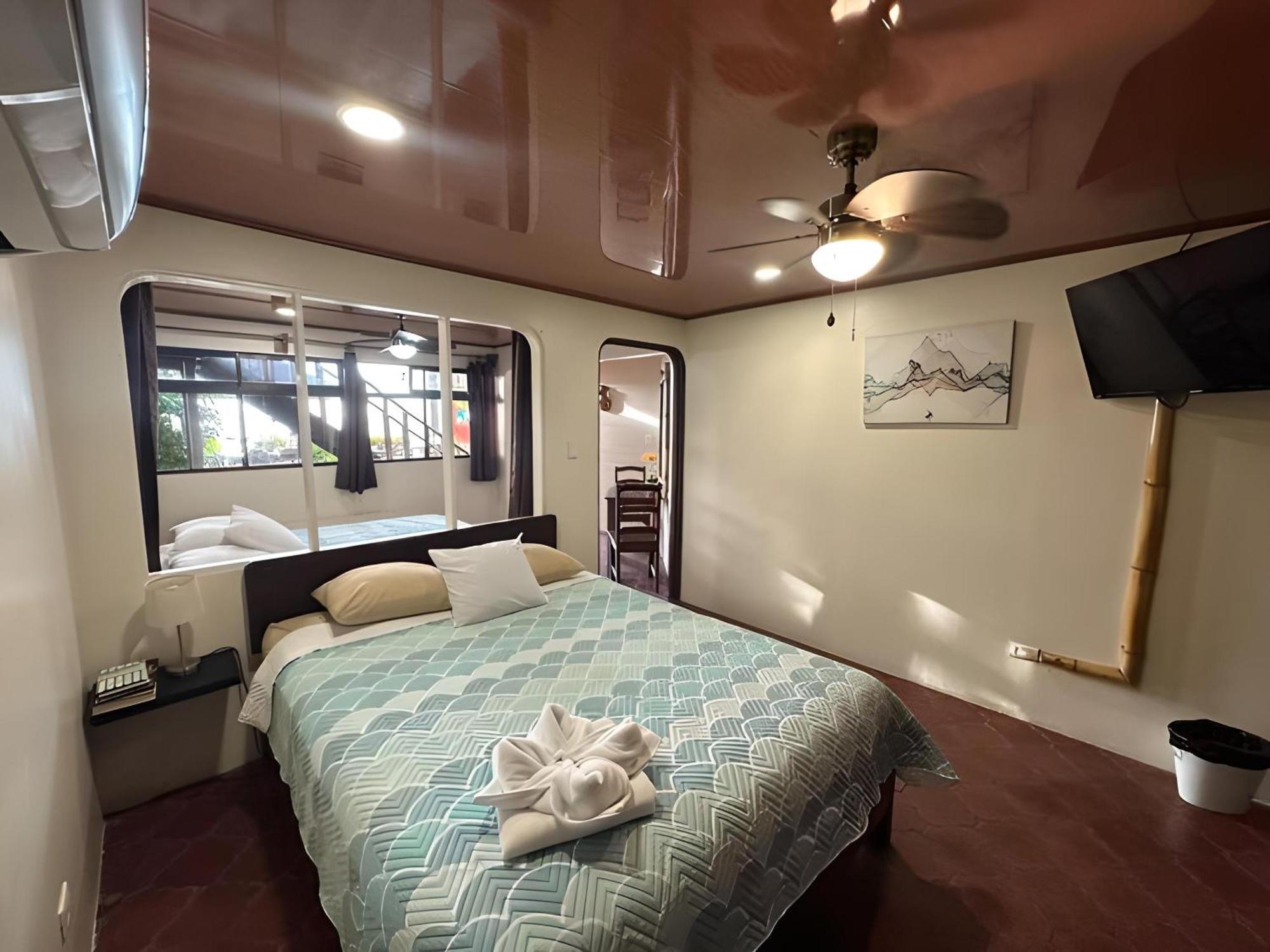 Rustic Front Hotel 2*