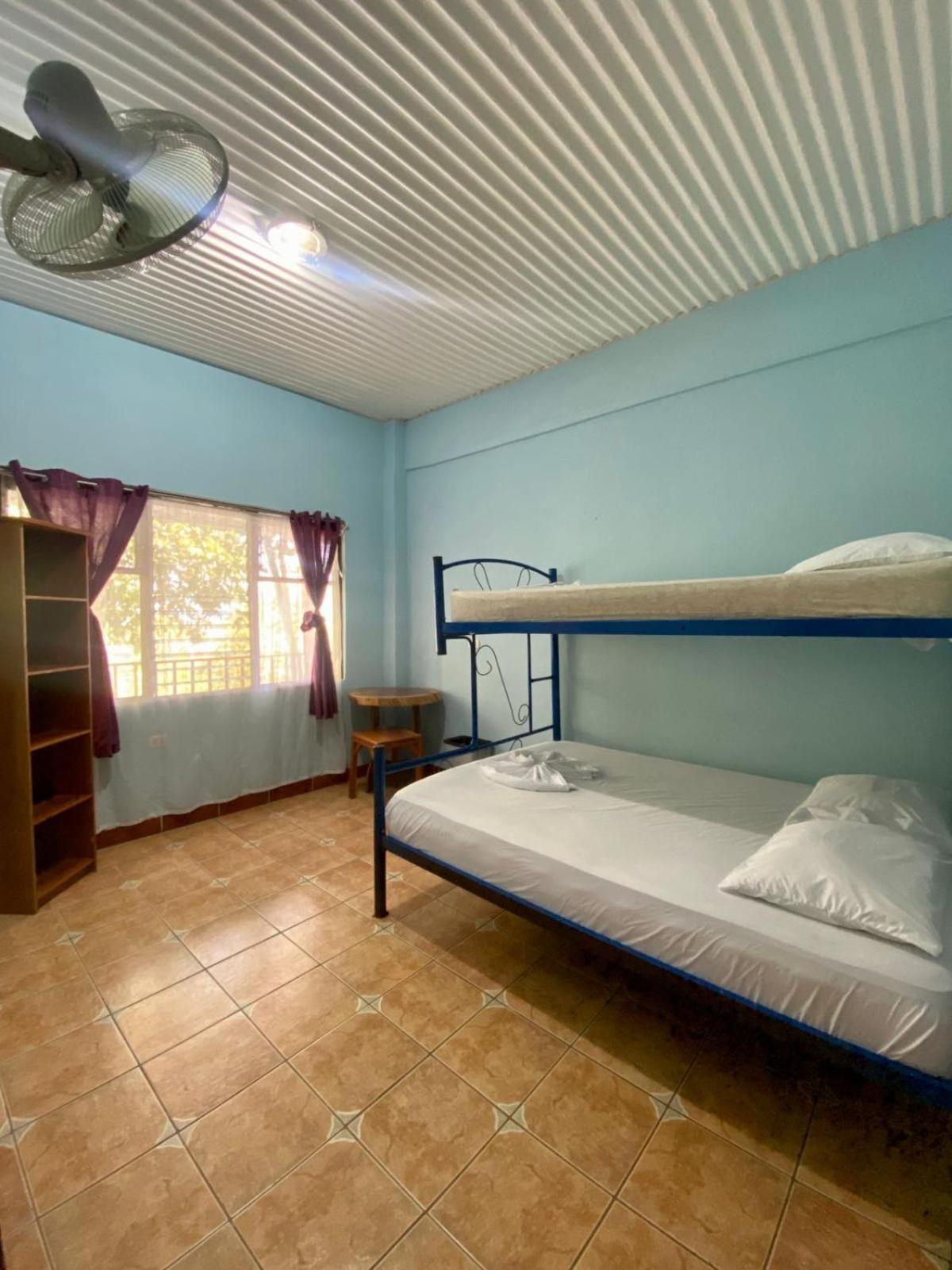 New Manuel Antonio, Meet New People Manuel Antonio
