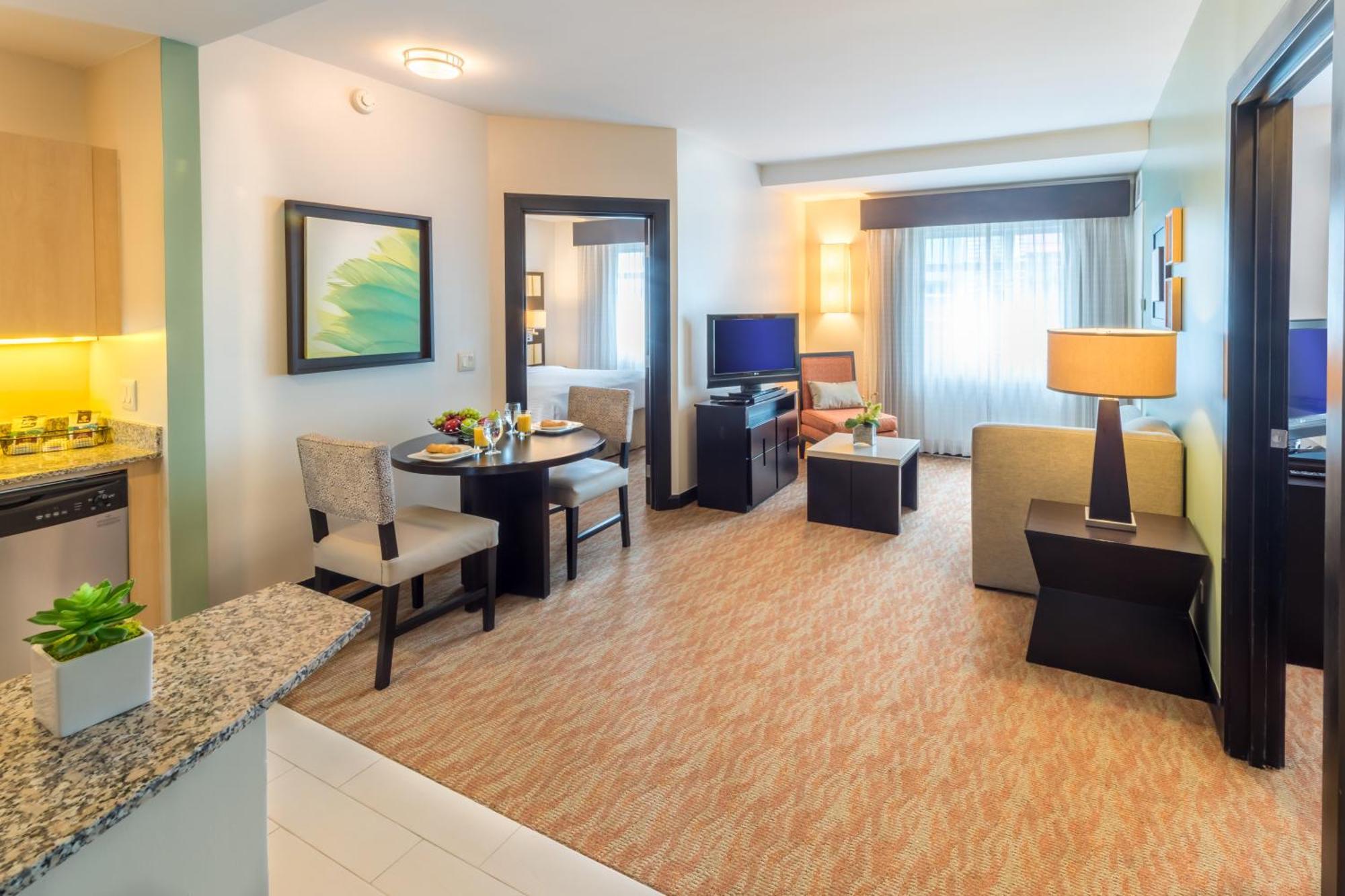 Hotel By Marriott Escazu San Jose (San Jose)