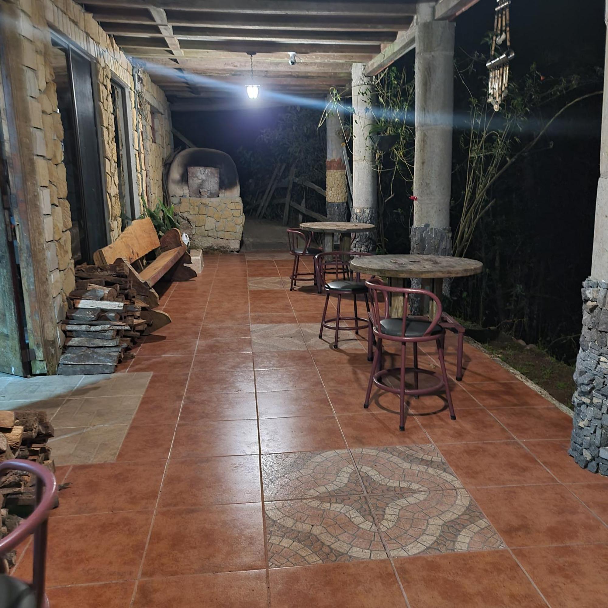 Reserva Y Robles Mimosos * Cartago