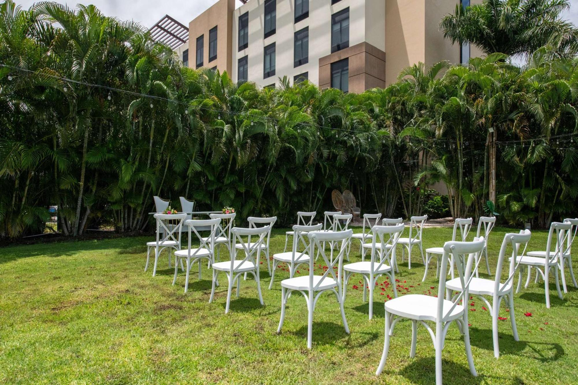 Hilton Garden Guanacaste Airport Hotel 3*