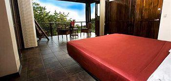 Tiki Rainforest & Hotel