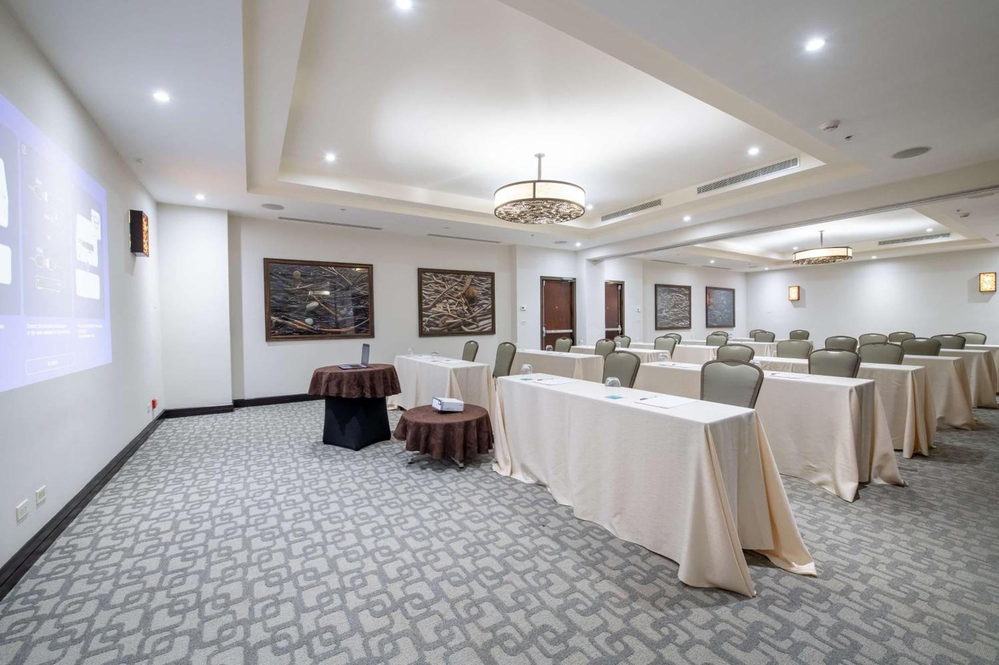 Hilton Garden Guanacaste Airport Hotel 3*