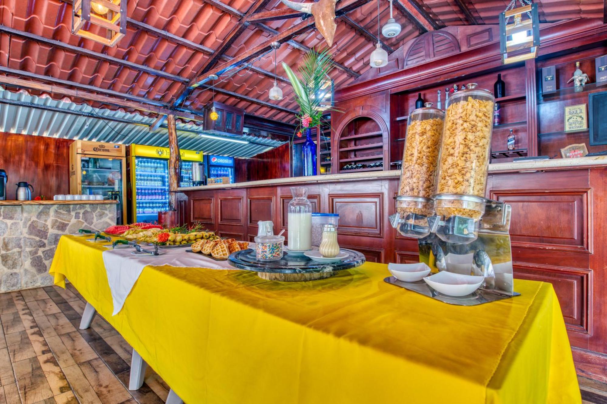 Atlantida Lodge *