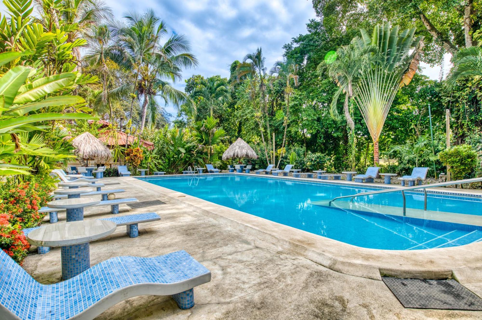 Atlantida Lodge *
