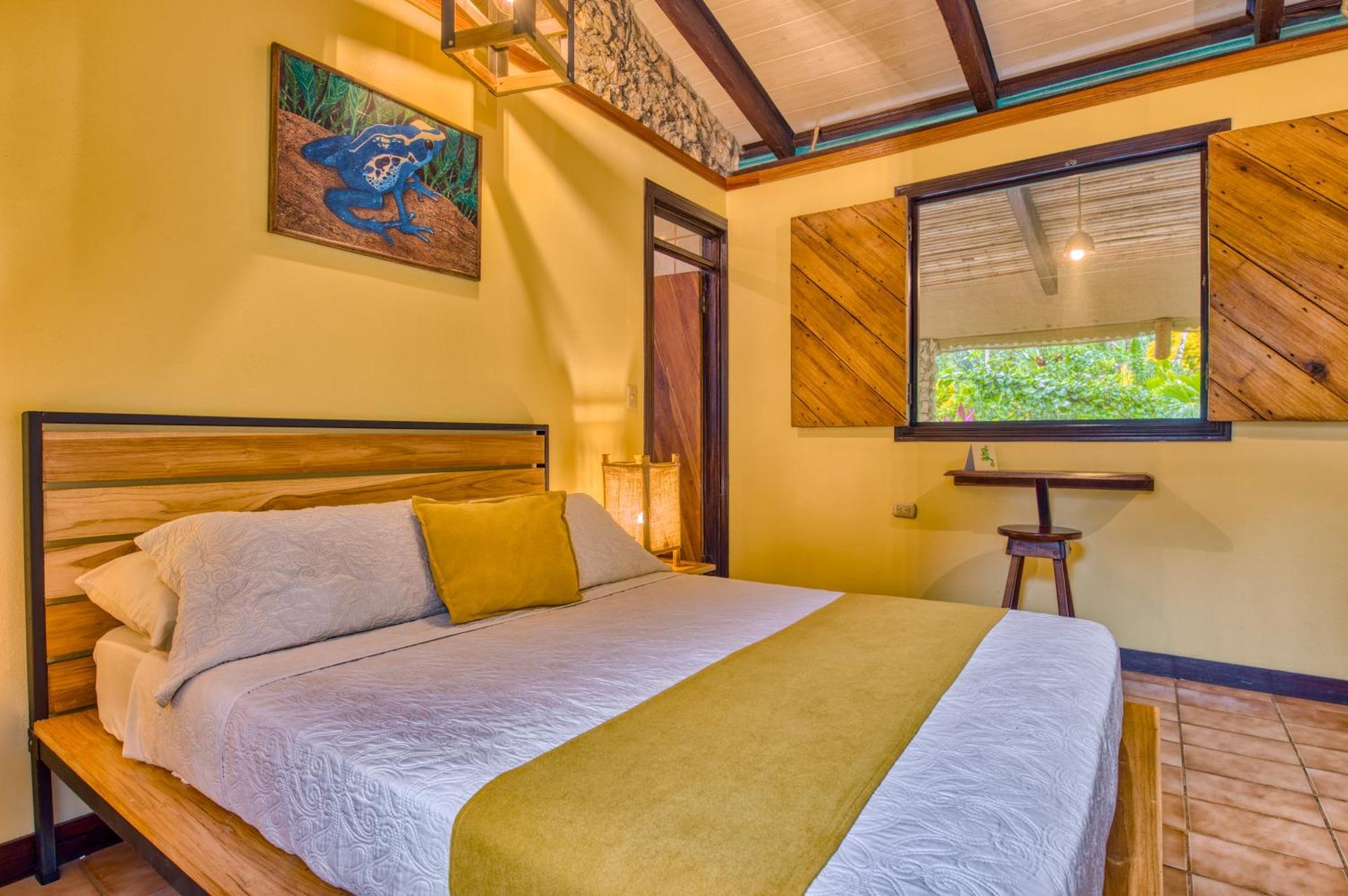 Atlantida Lodge *