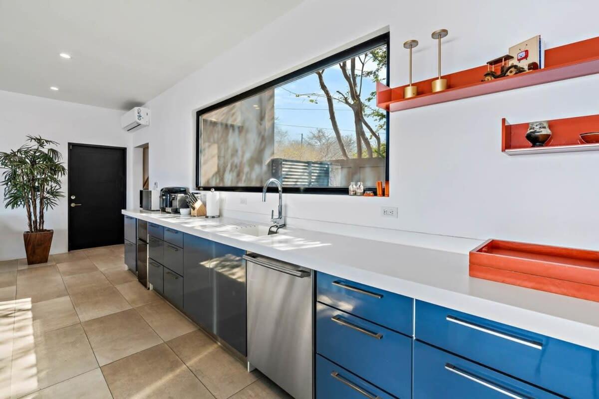 5-bd Beauty With Pool Above Potrero