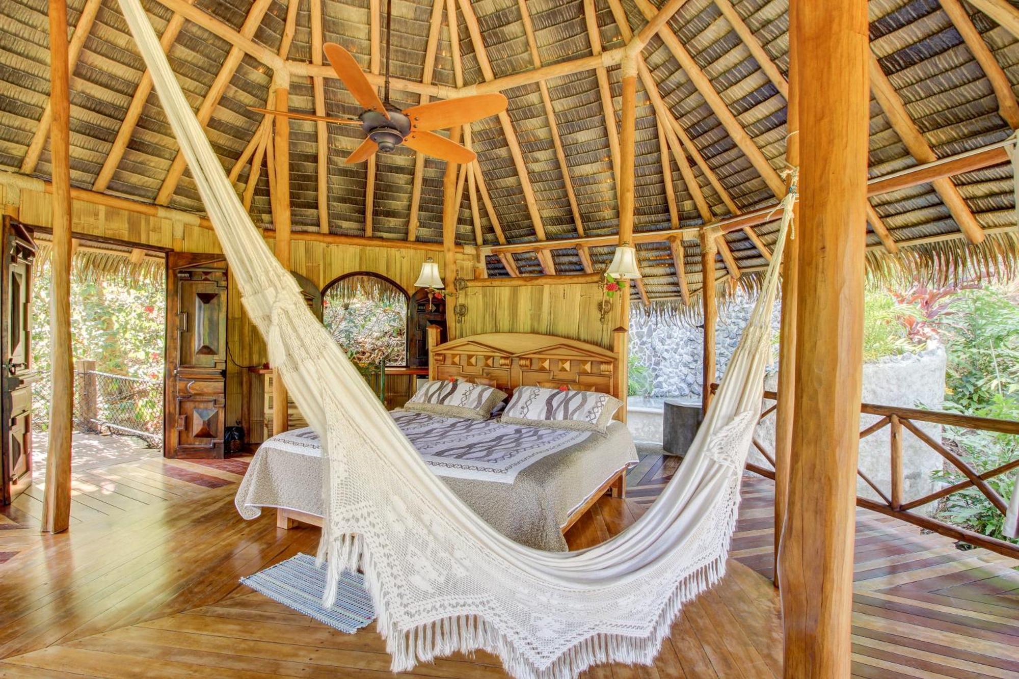 Casa Contiki