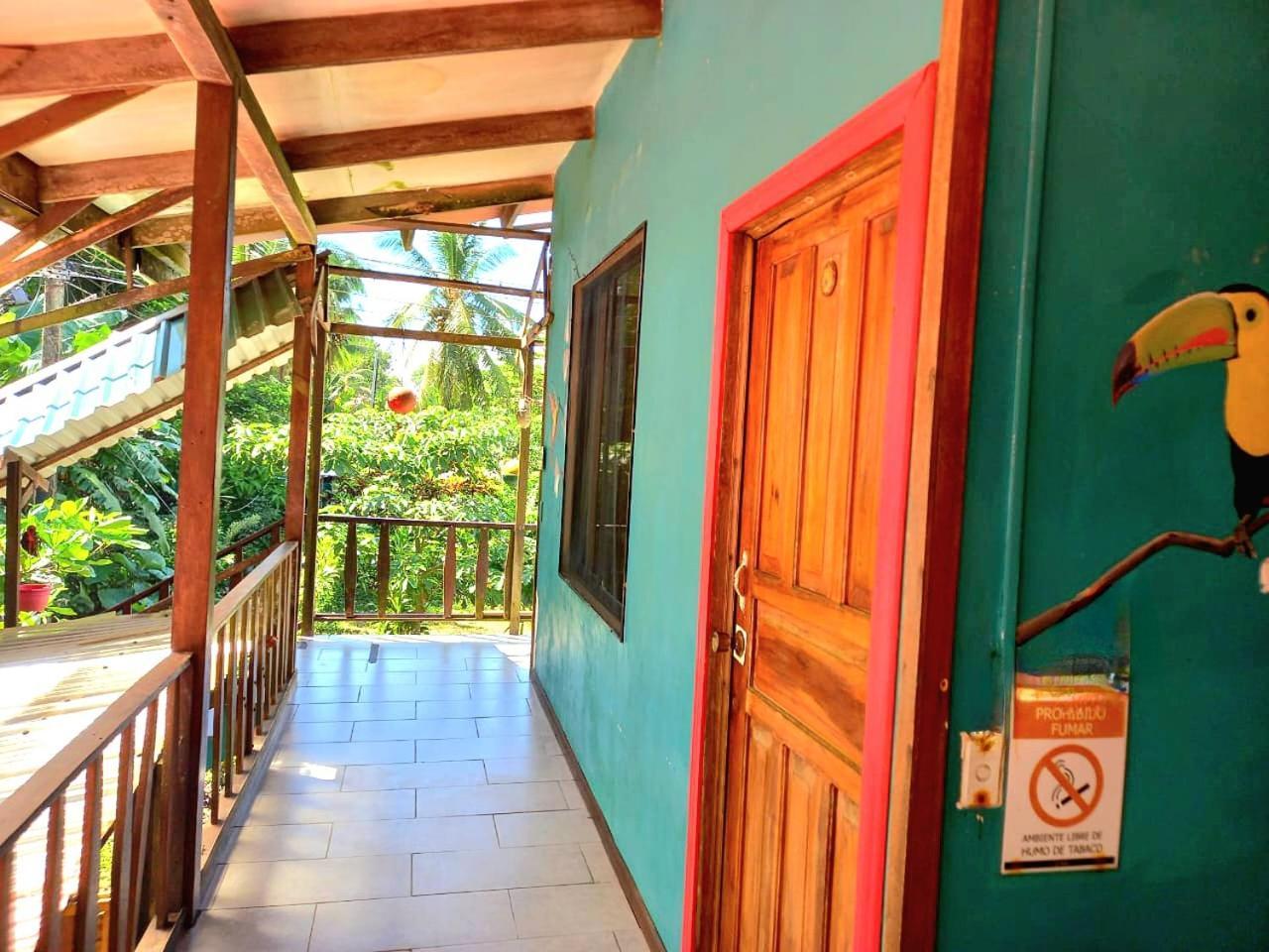 Tortuguero Adventures Beach House * Tortuguero