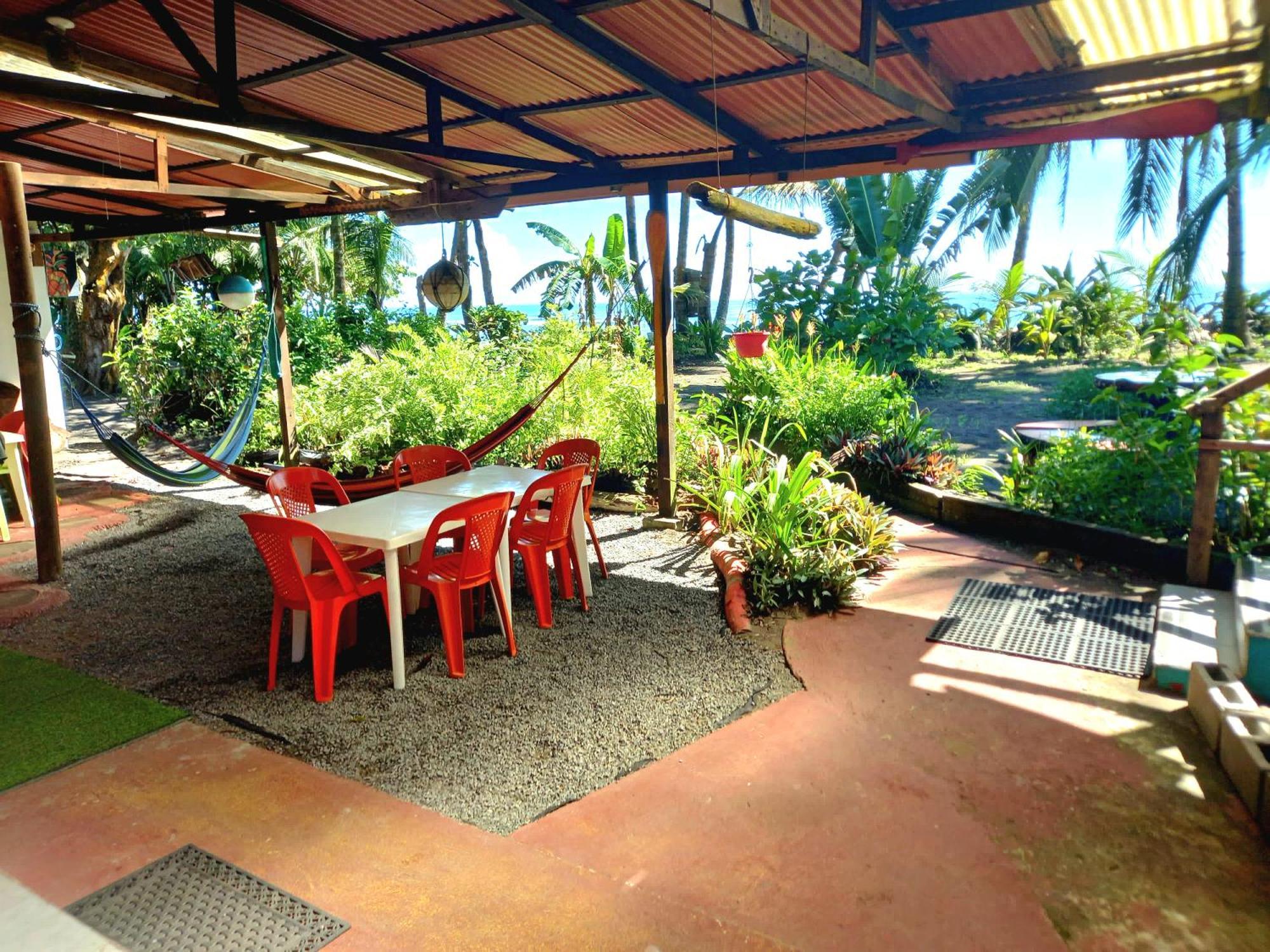 Tortuguero Adventures Beach House Lodge