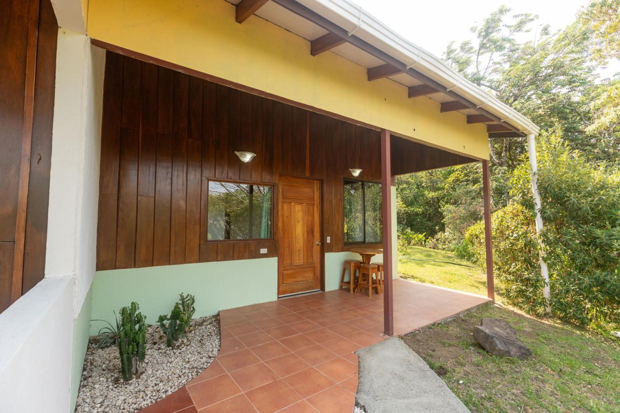 Cabinas Capulin & Farm Monteverde