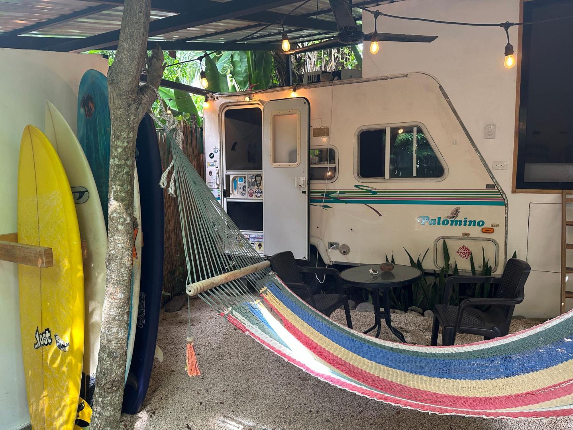 Hotel El Chante Surf House *