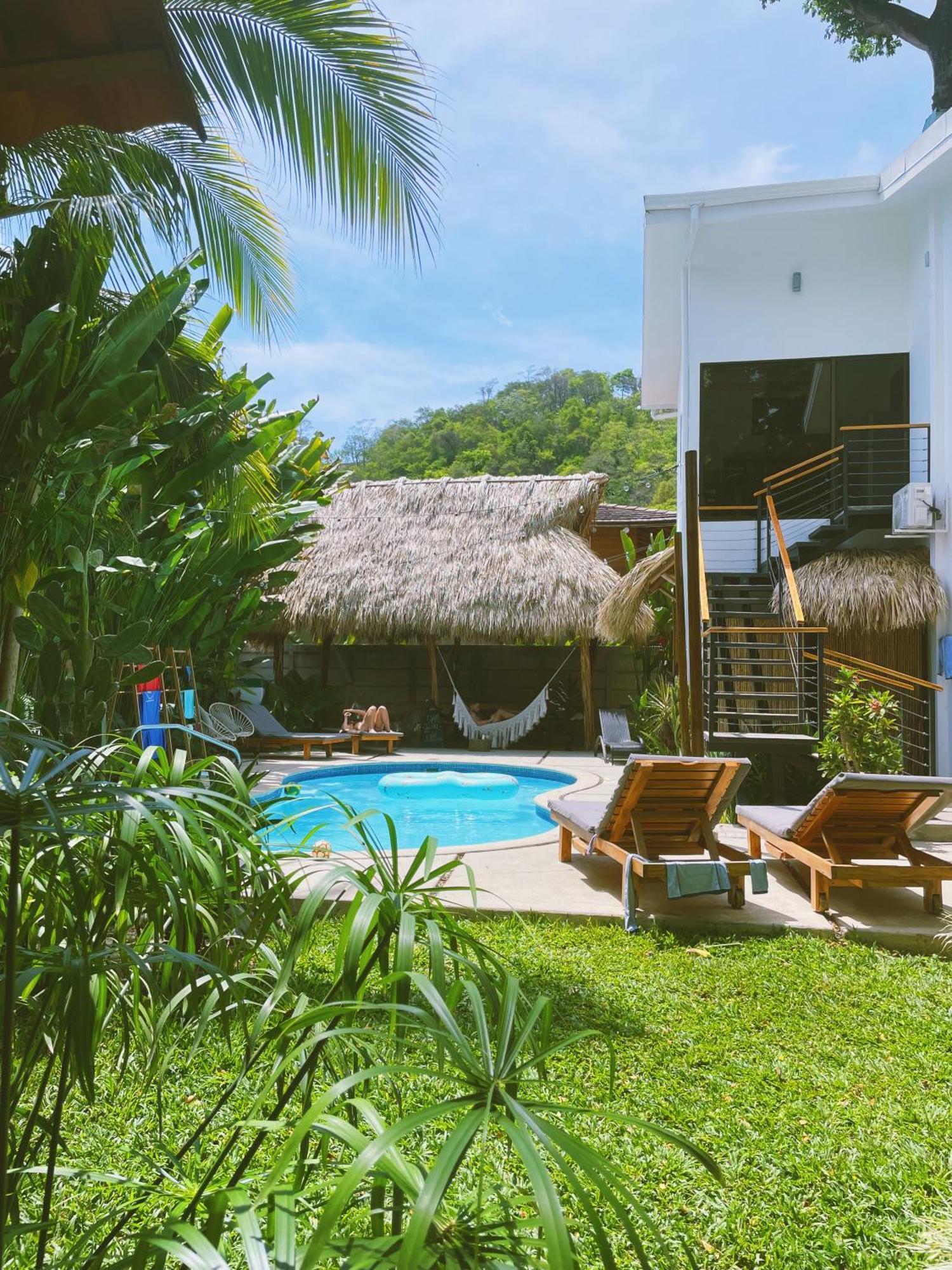 El Chante Surf House *