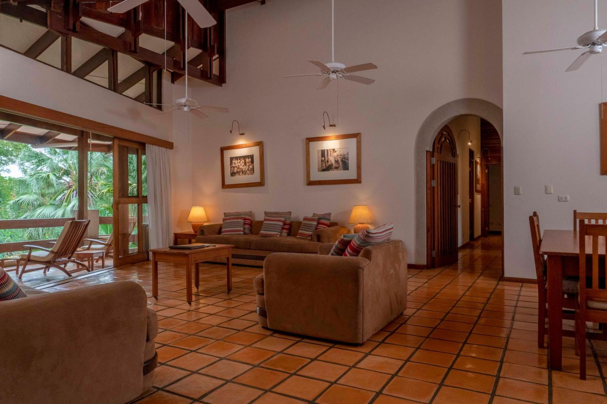 Capitan Suizo Beachfront Boutique Hotel Tamarindo