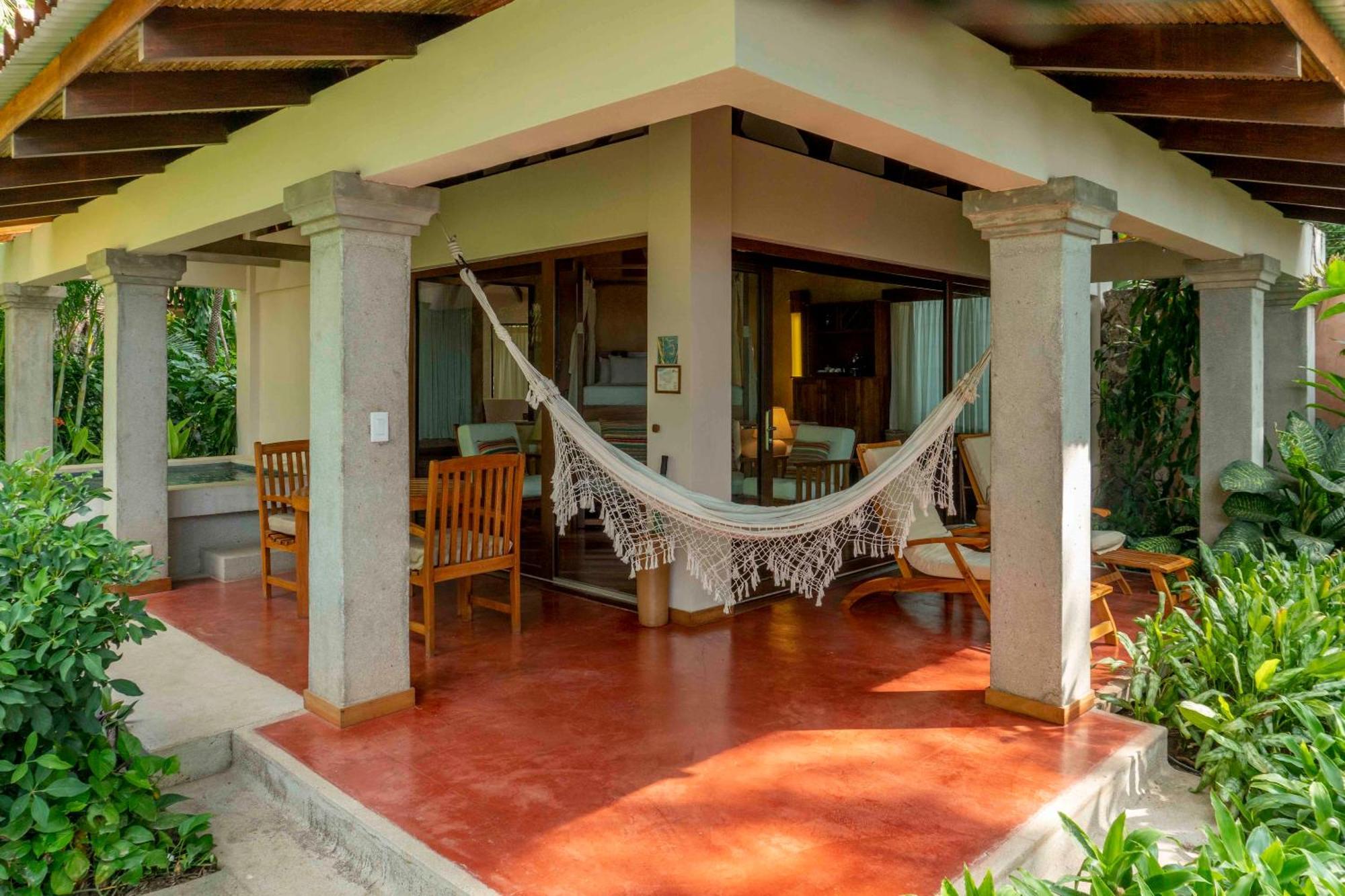 Capitan Suizo Beachfront Boutique Hotel