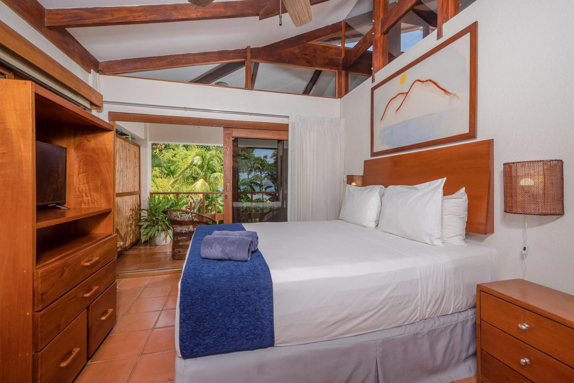 Hotel The Coast Beachfront 4*