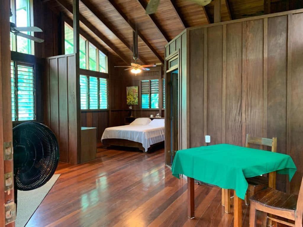 Hotel Mal Pais Surf Camp