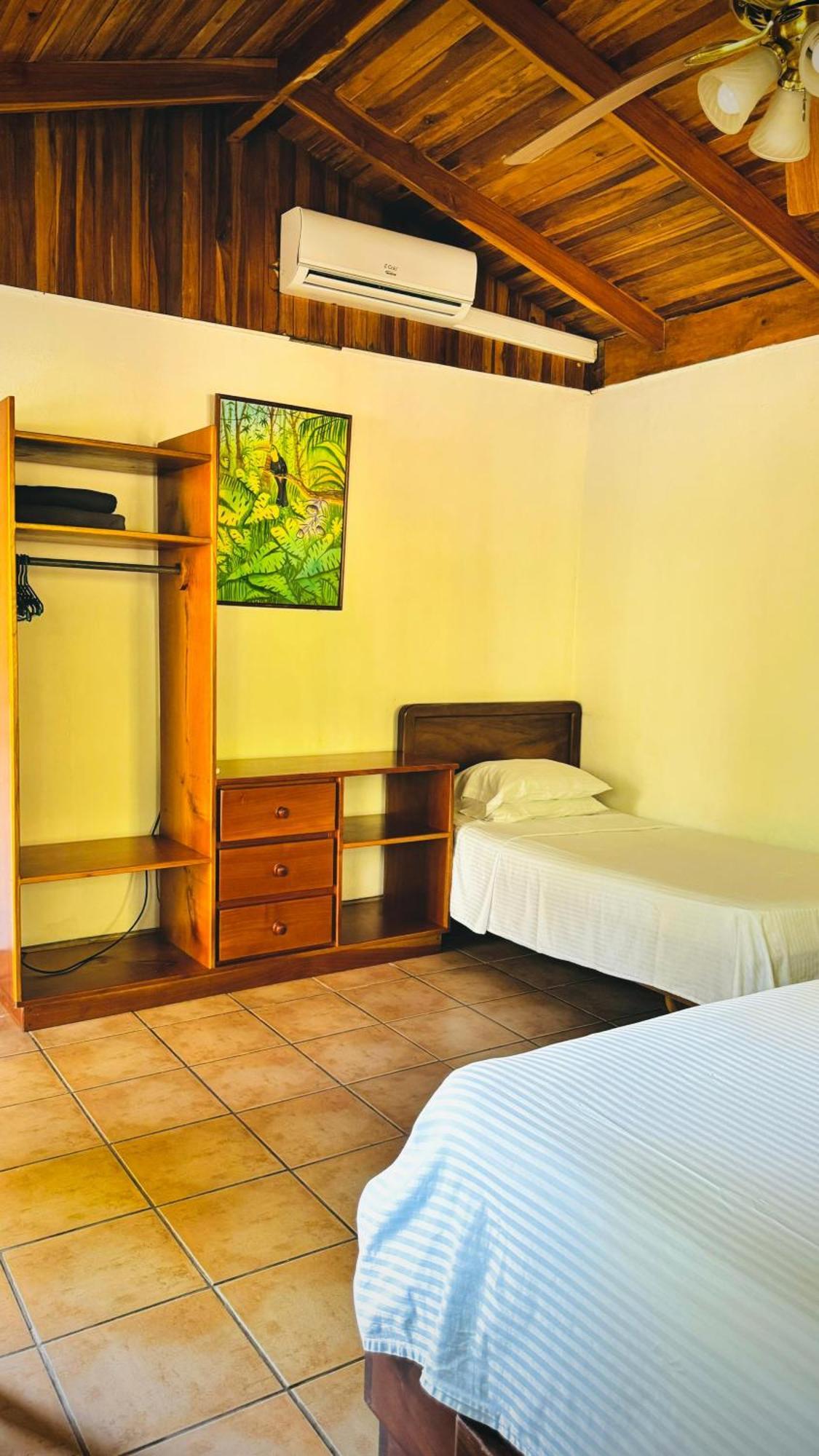 Mal Pais Surf Camp Hotel Playa Santa Teresa (Puntarenas)