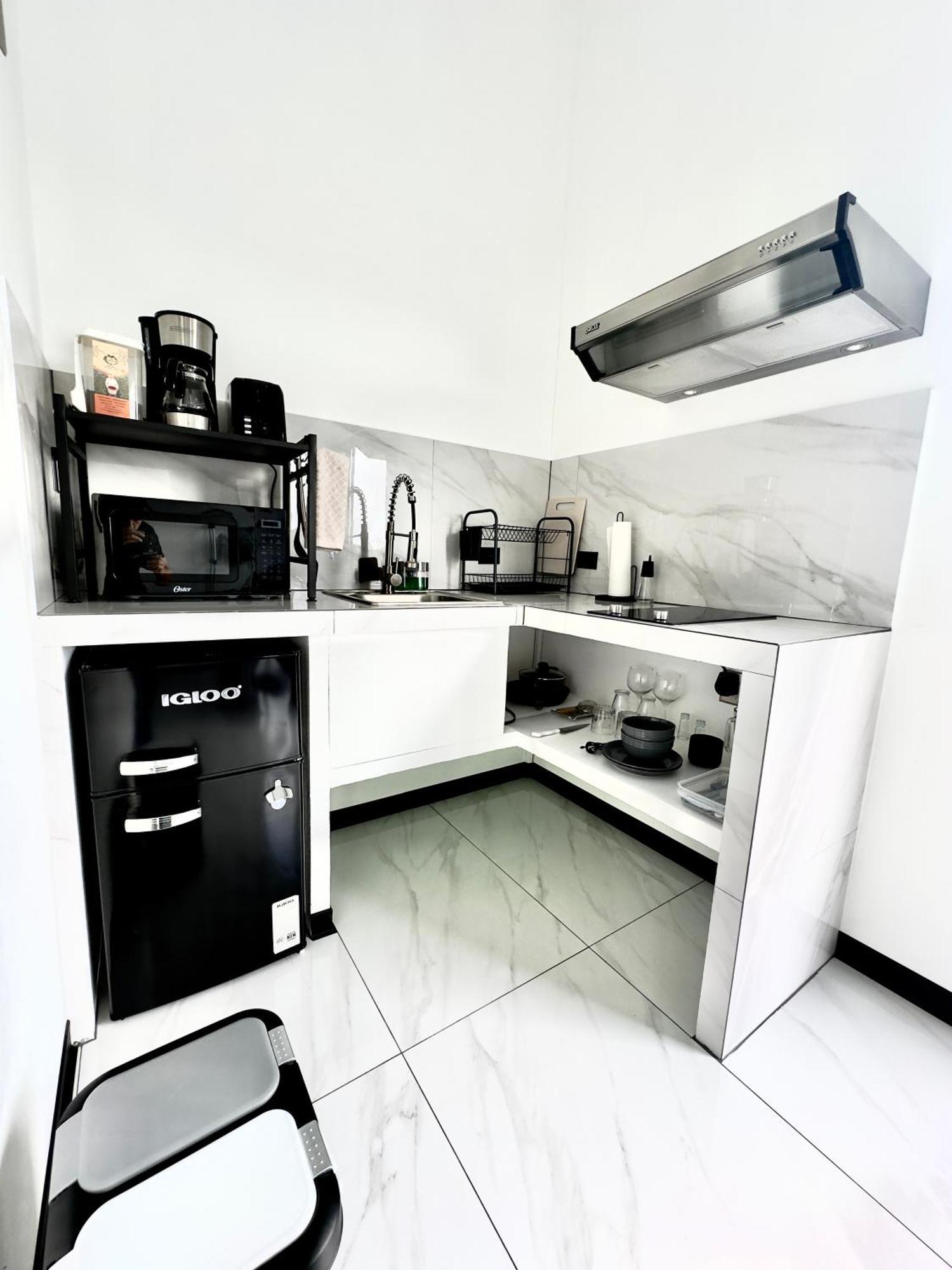 Black & White Apartment *