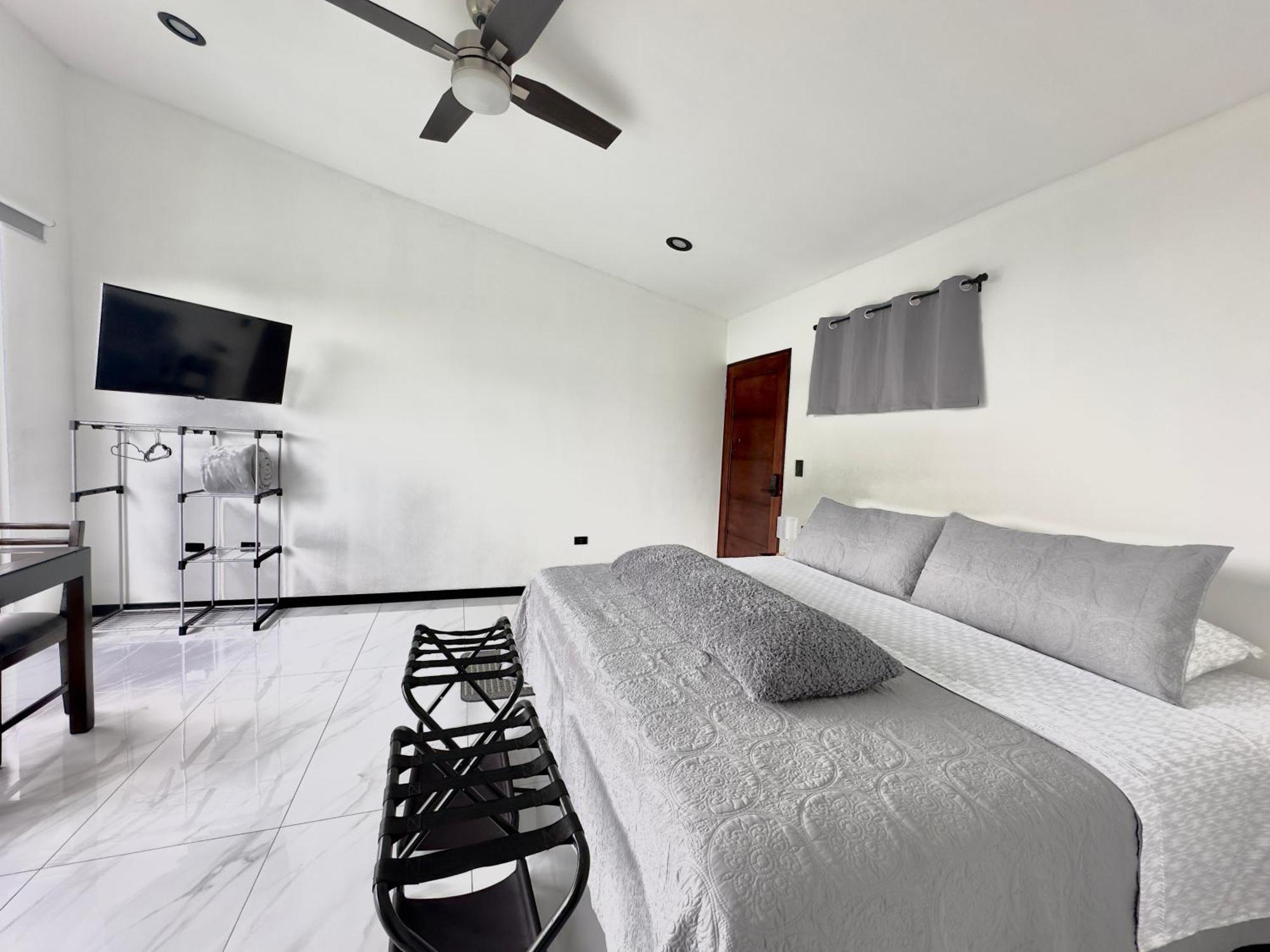 Black & White Apartment *
