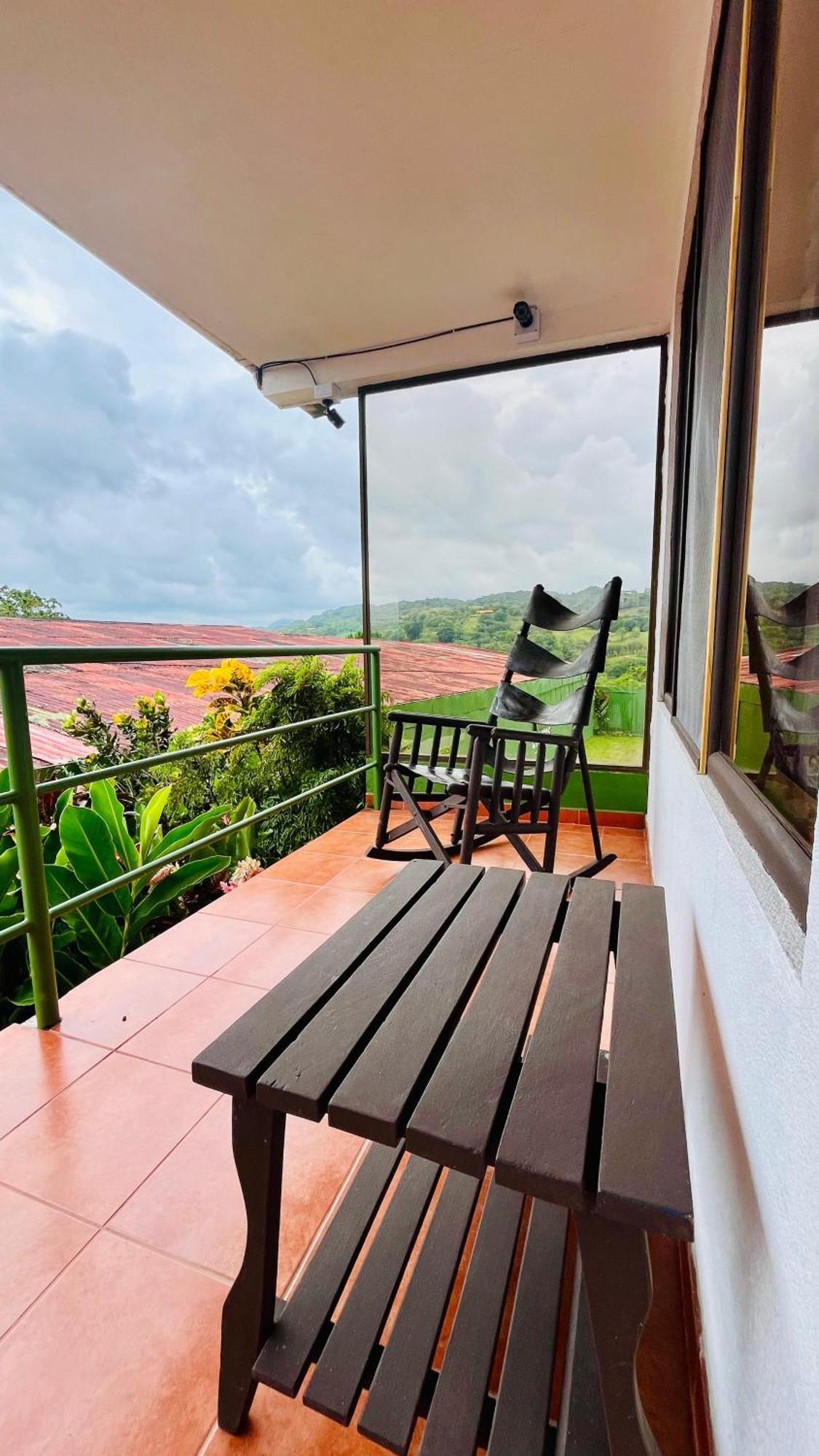 Downtown, Private With Bathroom Nuevo Arenal