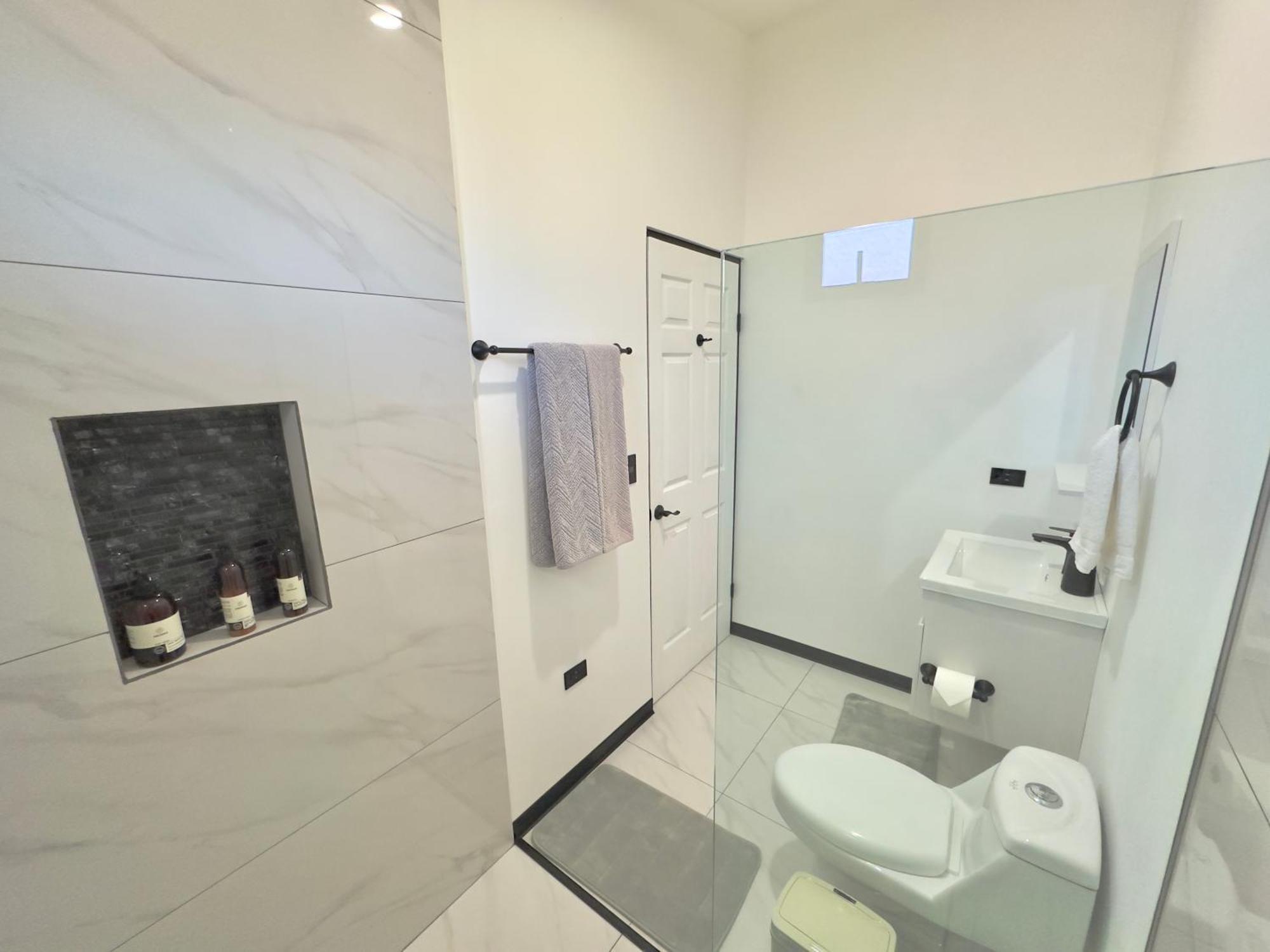 Black & White Apartment Monteverde