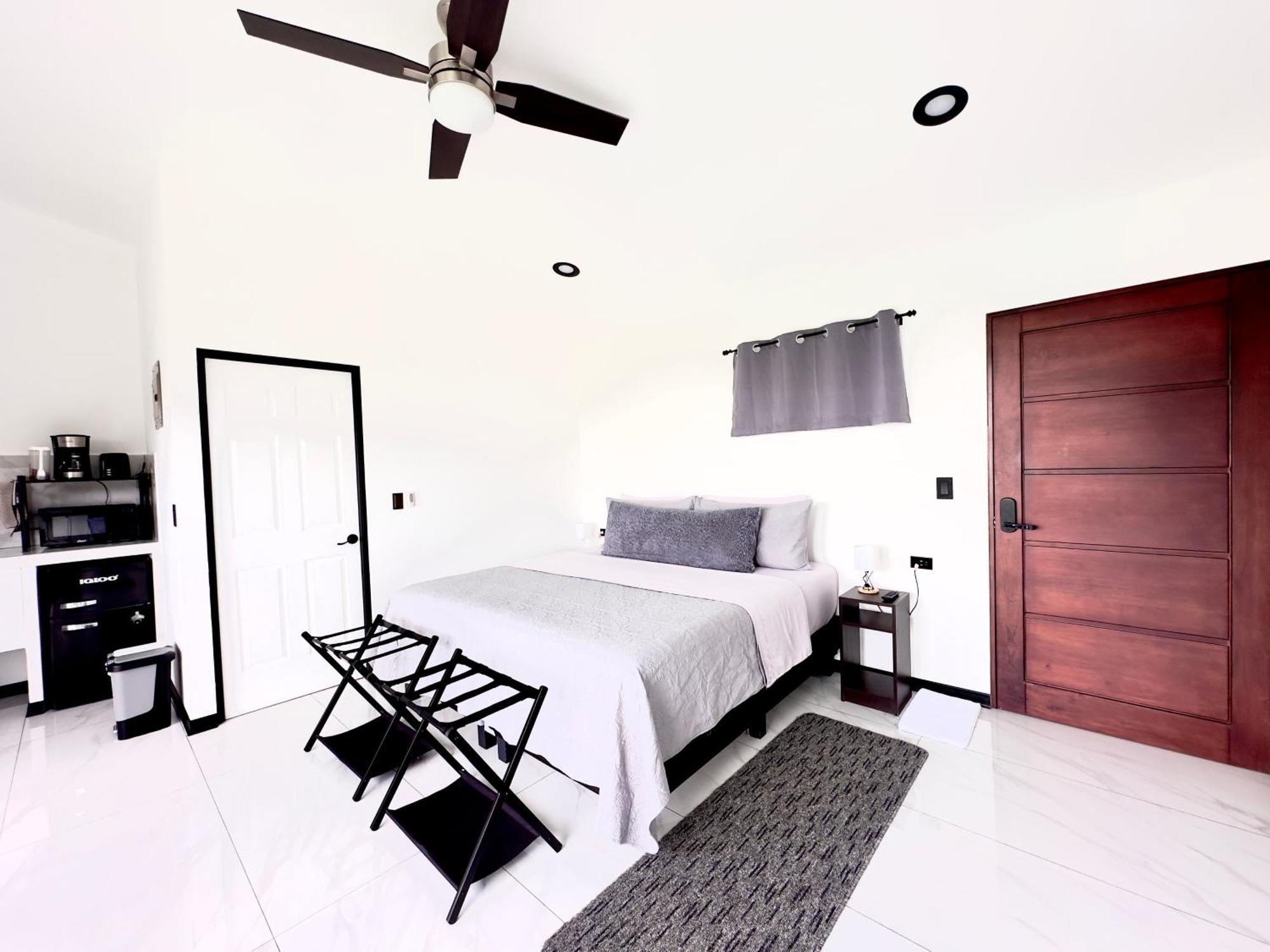 Black & White Apartment Monteverde