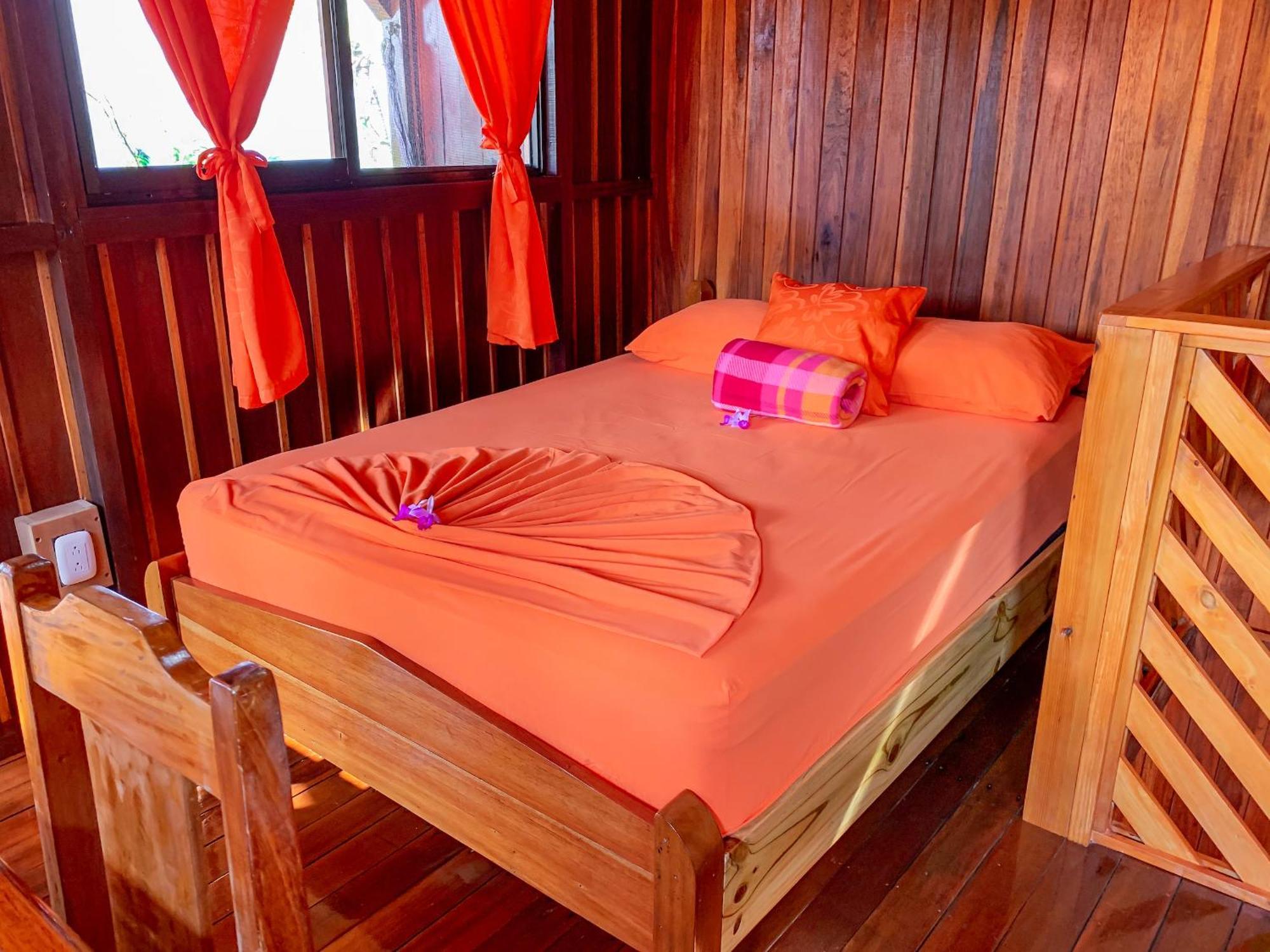 Las Caletas Lodge