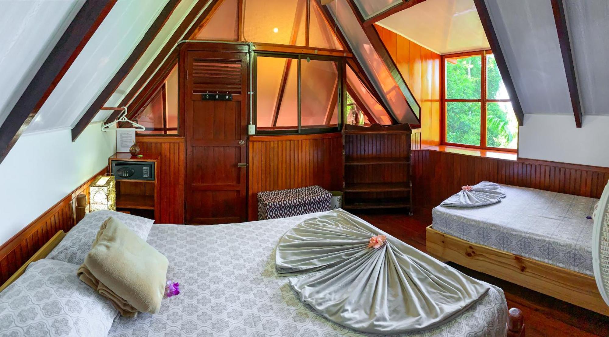Las Caletas Lodge *