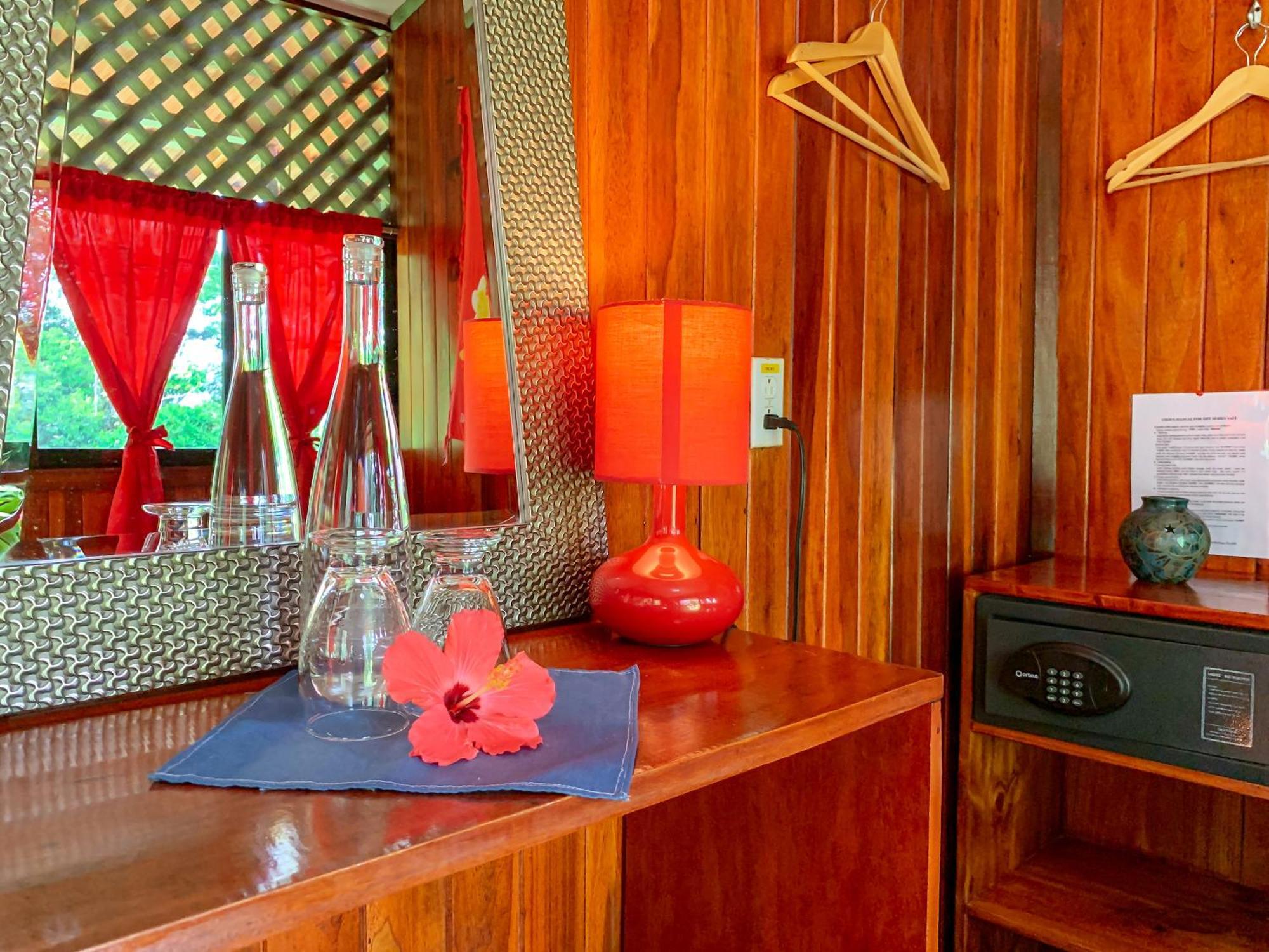 Las Caletas Lodge *