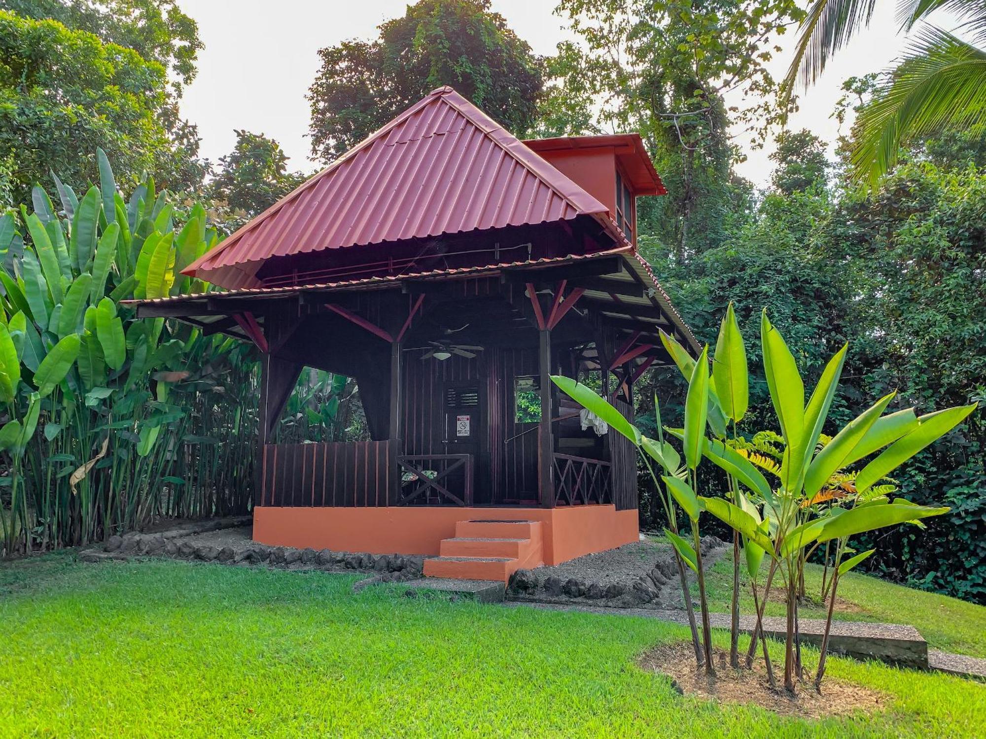 Las Caletas Lodge