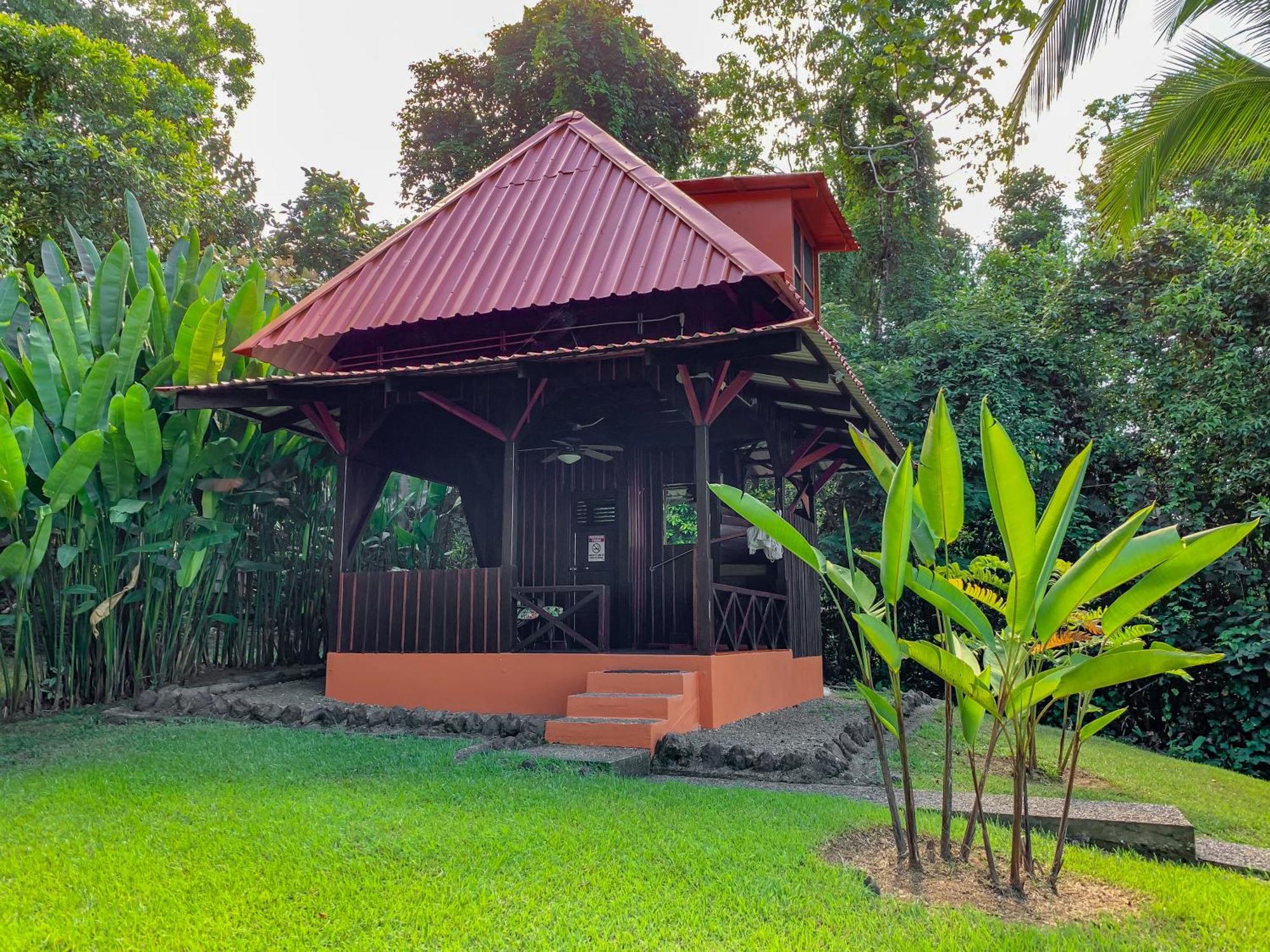 Las Caletas Lodge *
