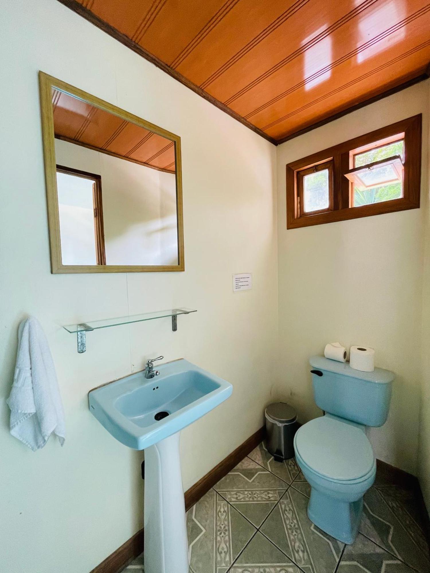 Cabinas Nuestra Kasa Bed & Breakfast *