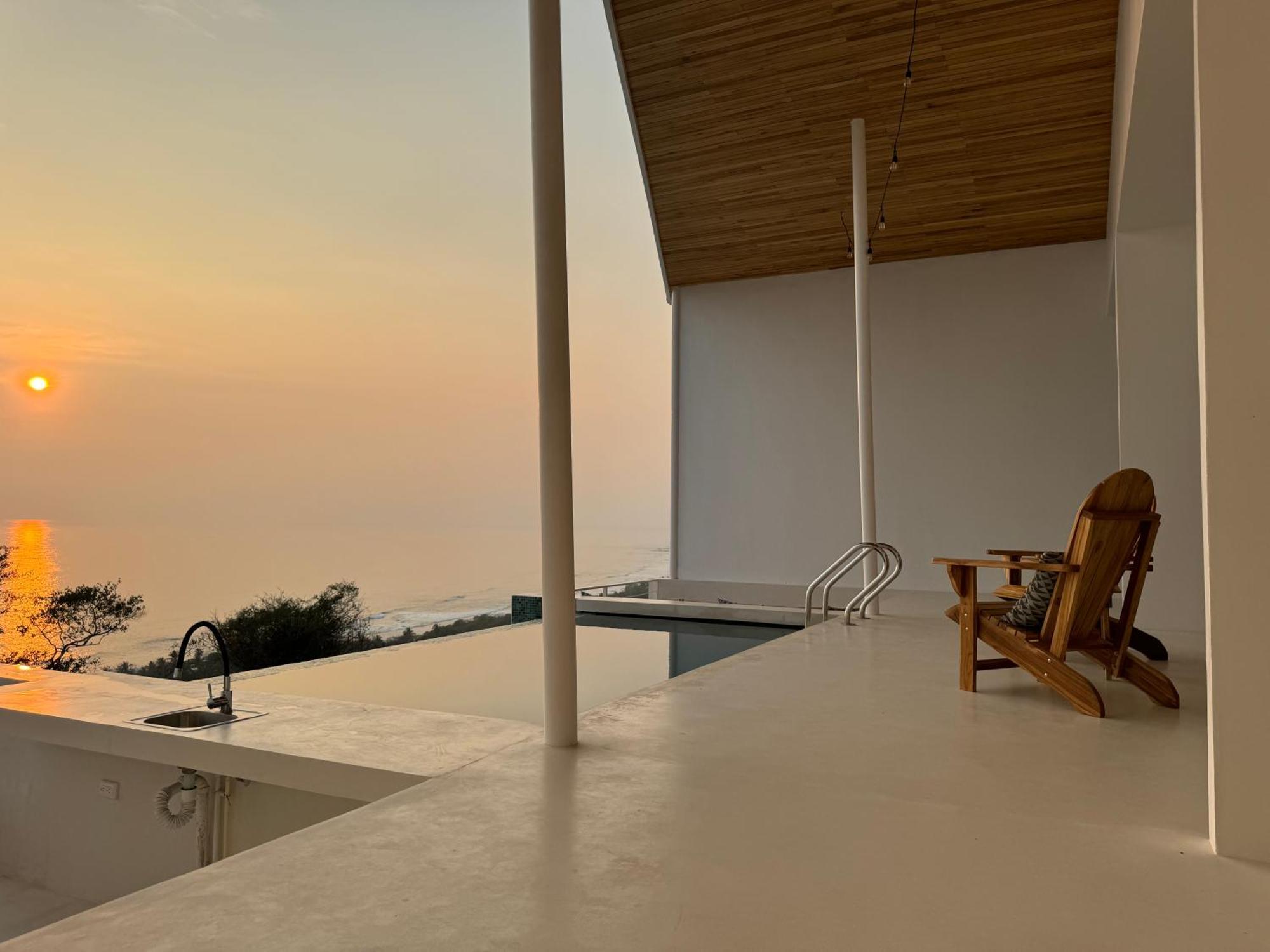 Les Roches - Paradise Retreat