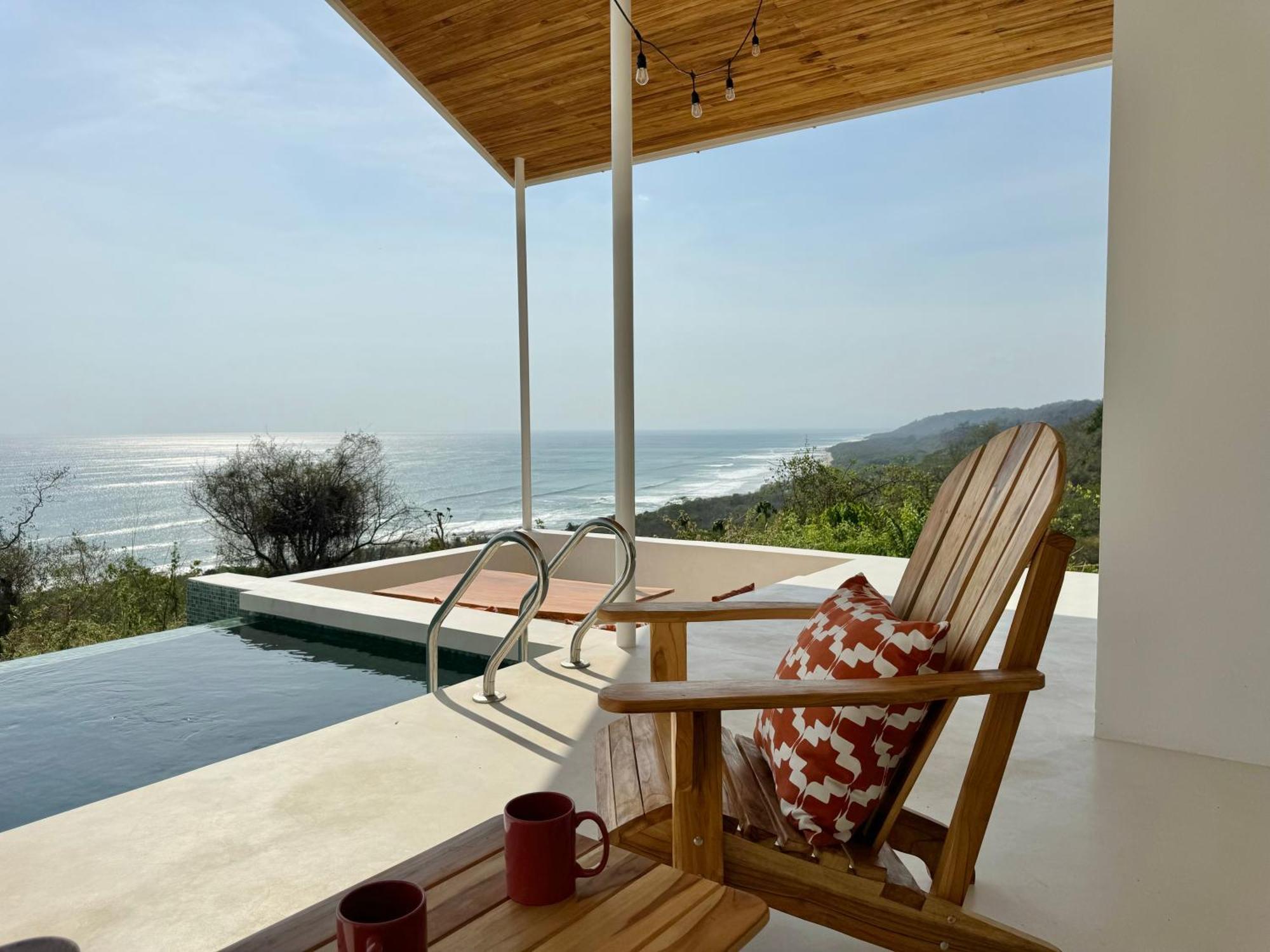 Les Roches - Paradise Retreat