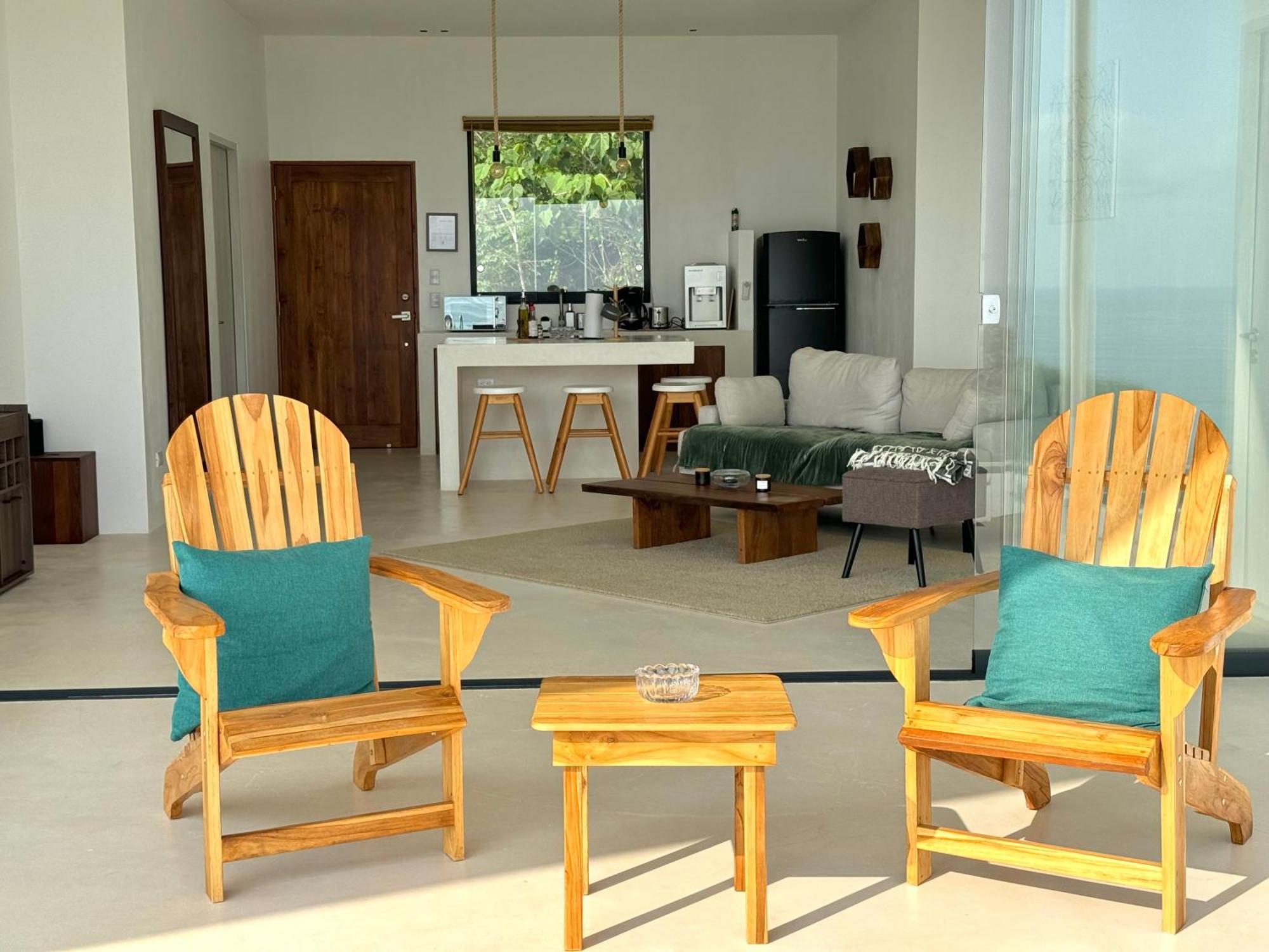 Les Roches - Paradise Retreat