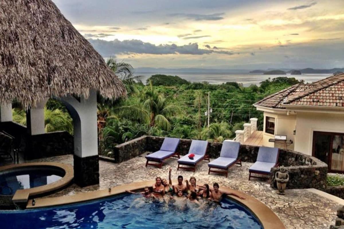 Pura Vida *
