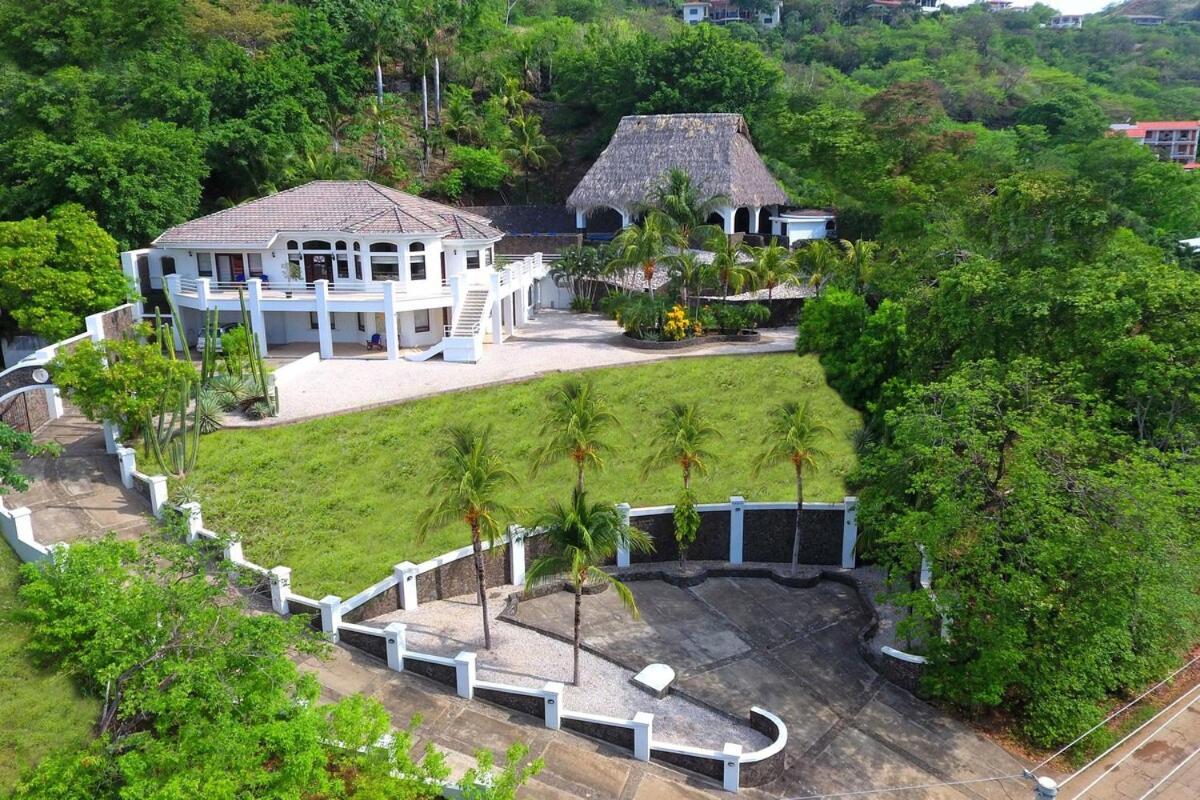 Pura Vida Villa *