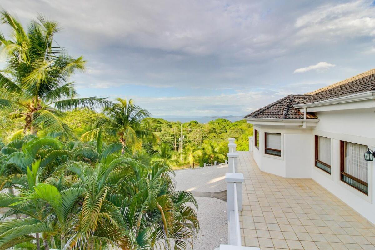 Pura Vida Villa *