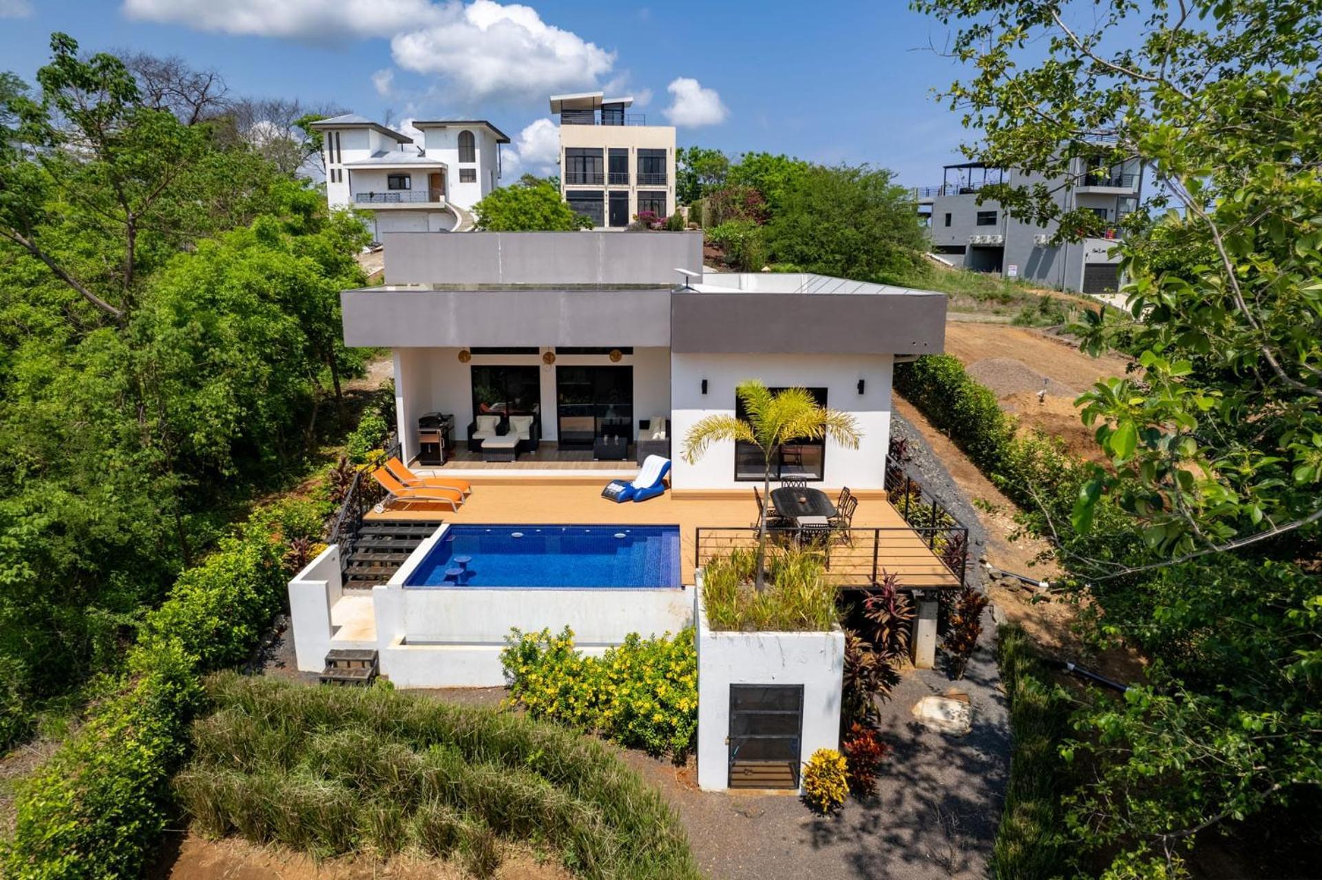 Holiday home Brand-new 3bd Hilltop With Pool Coco