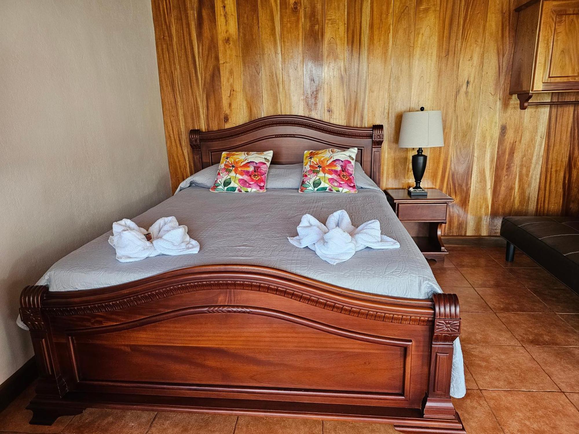 Monteluna Guest house *