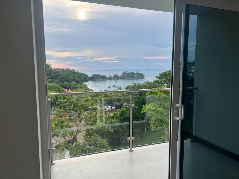 Apartment Ocean View Steps To The *