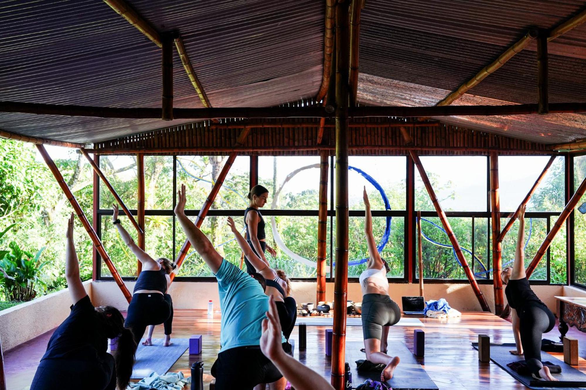 Essence Arenal & Yoga El Castillo
