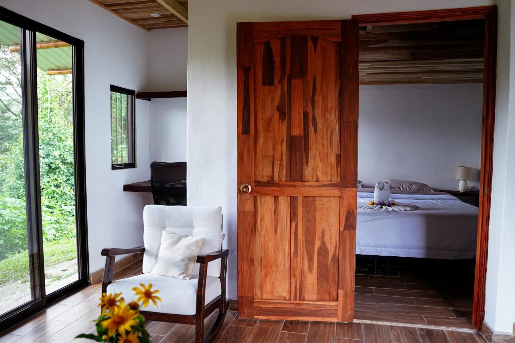 Essence Arenal & Yoga El Castillo