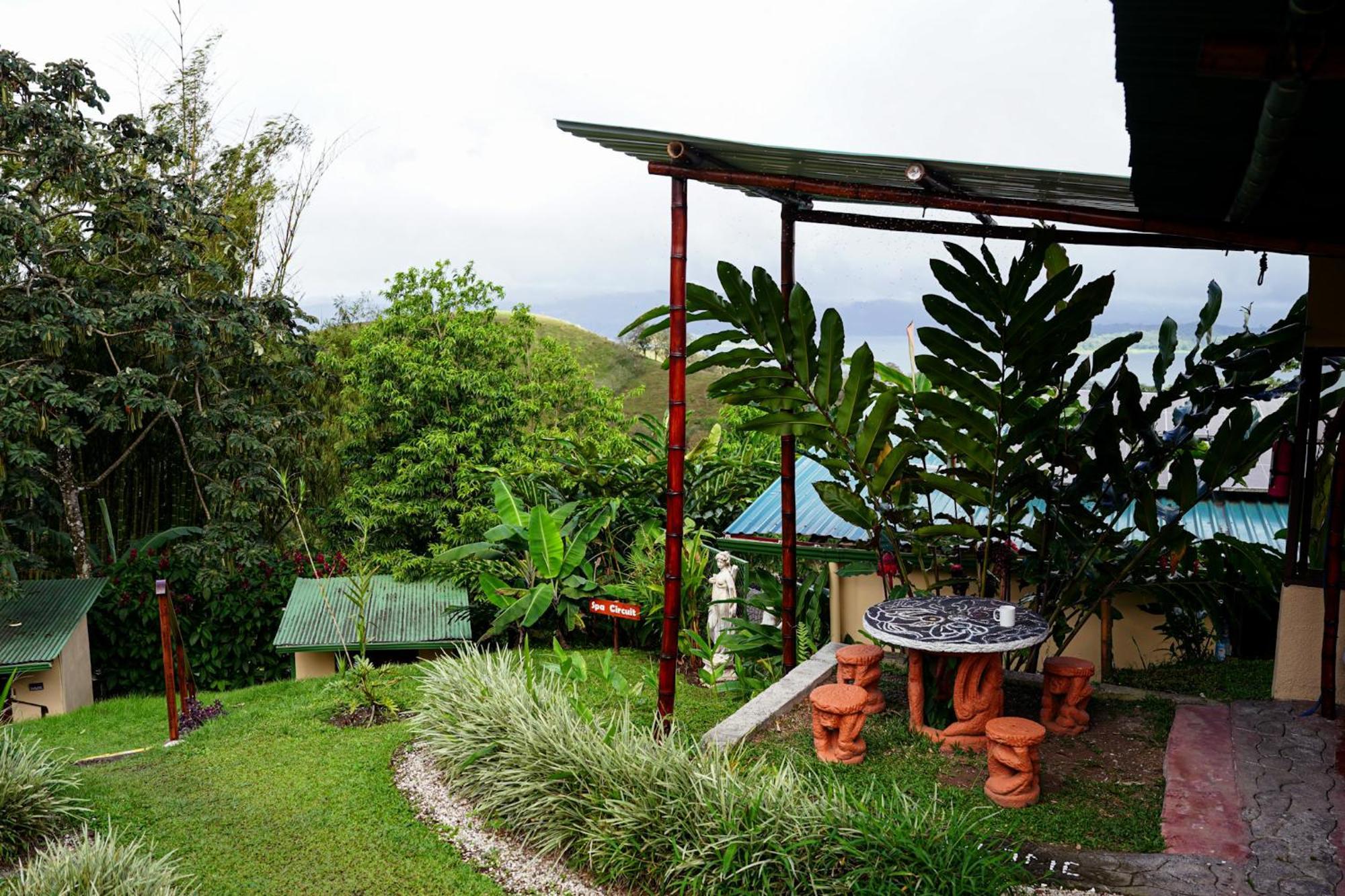 Essence Arenal & Yoga El Castillo