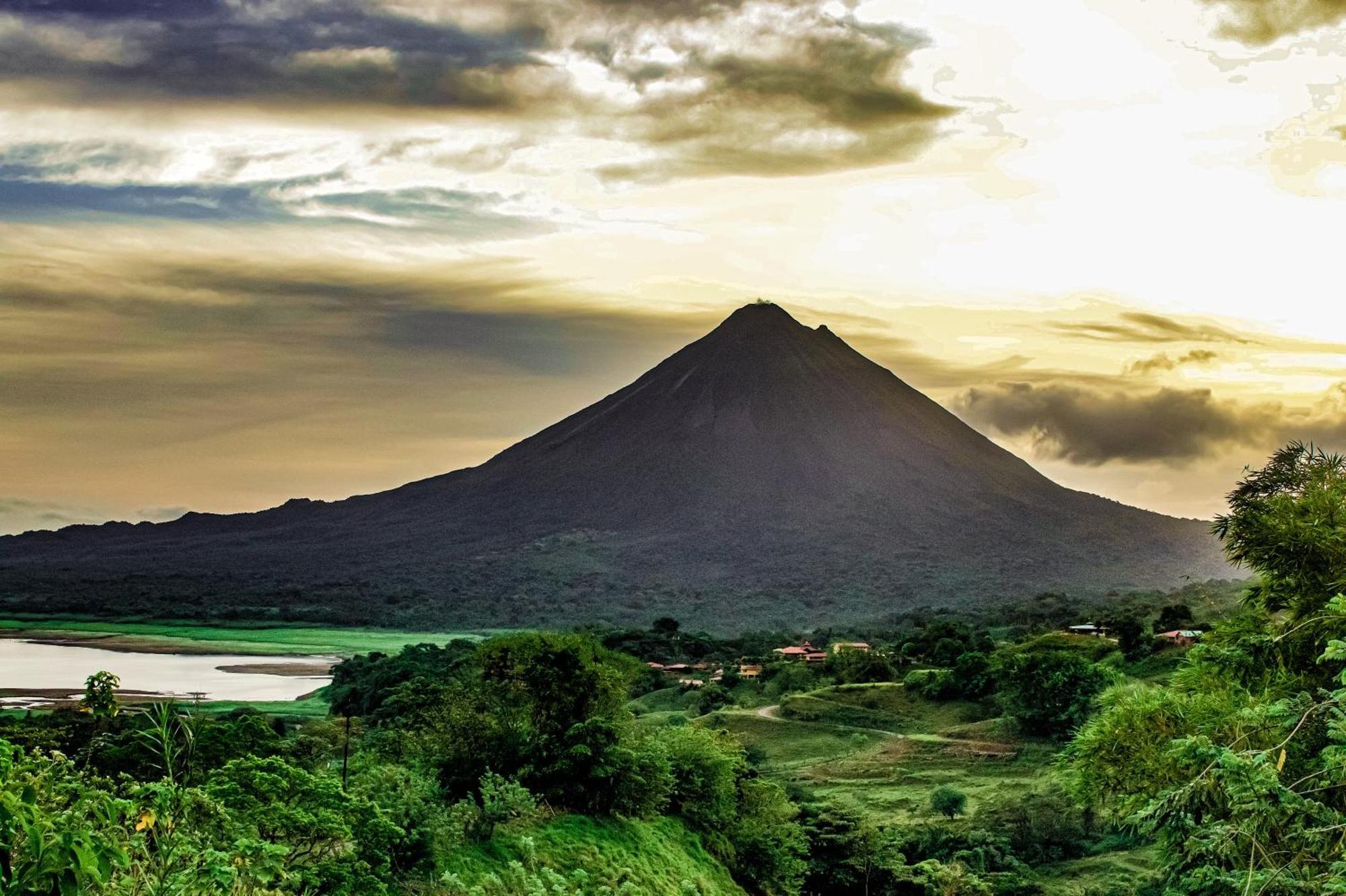 Essence Arenal & Yoga