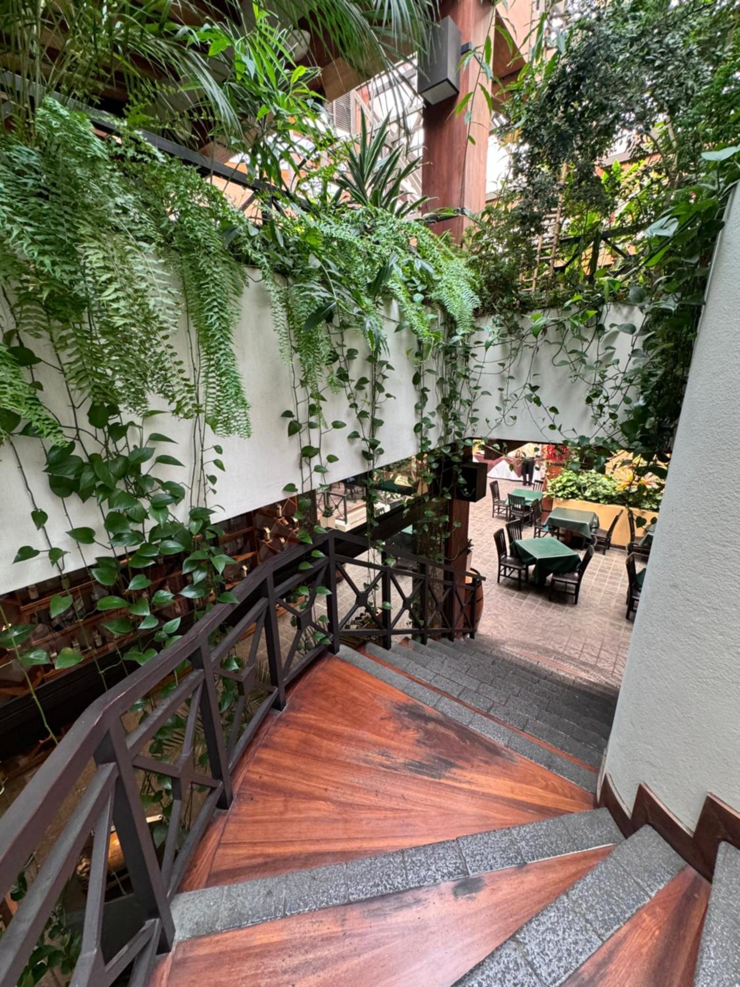 Balmoral Cr, Historic District Hotel
