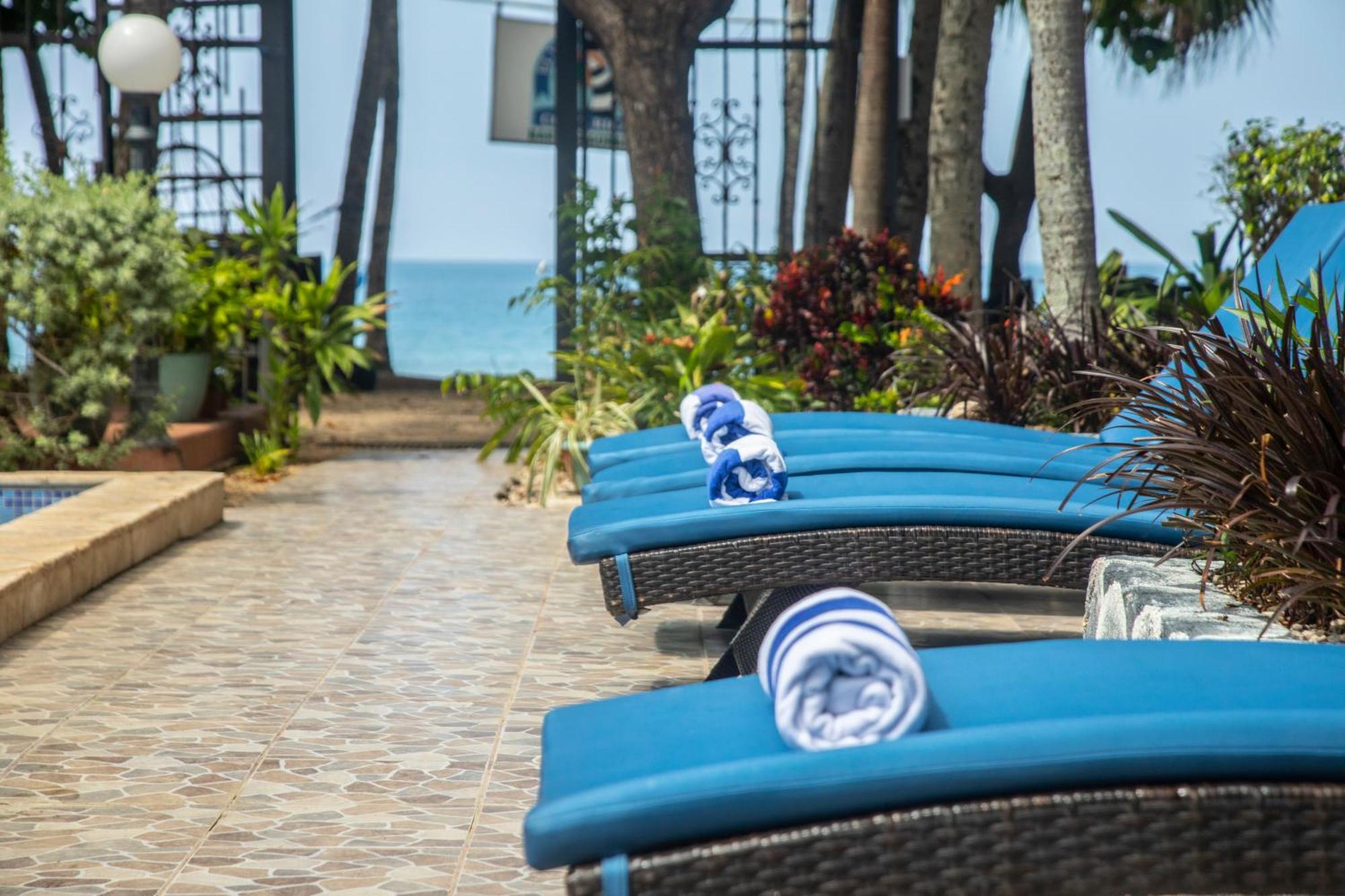 El Velero 3* Playa Hermosa (Guanacaste)