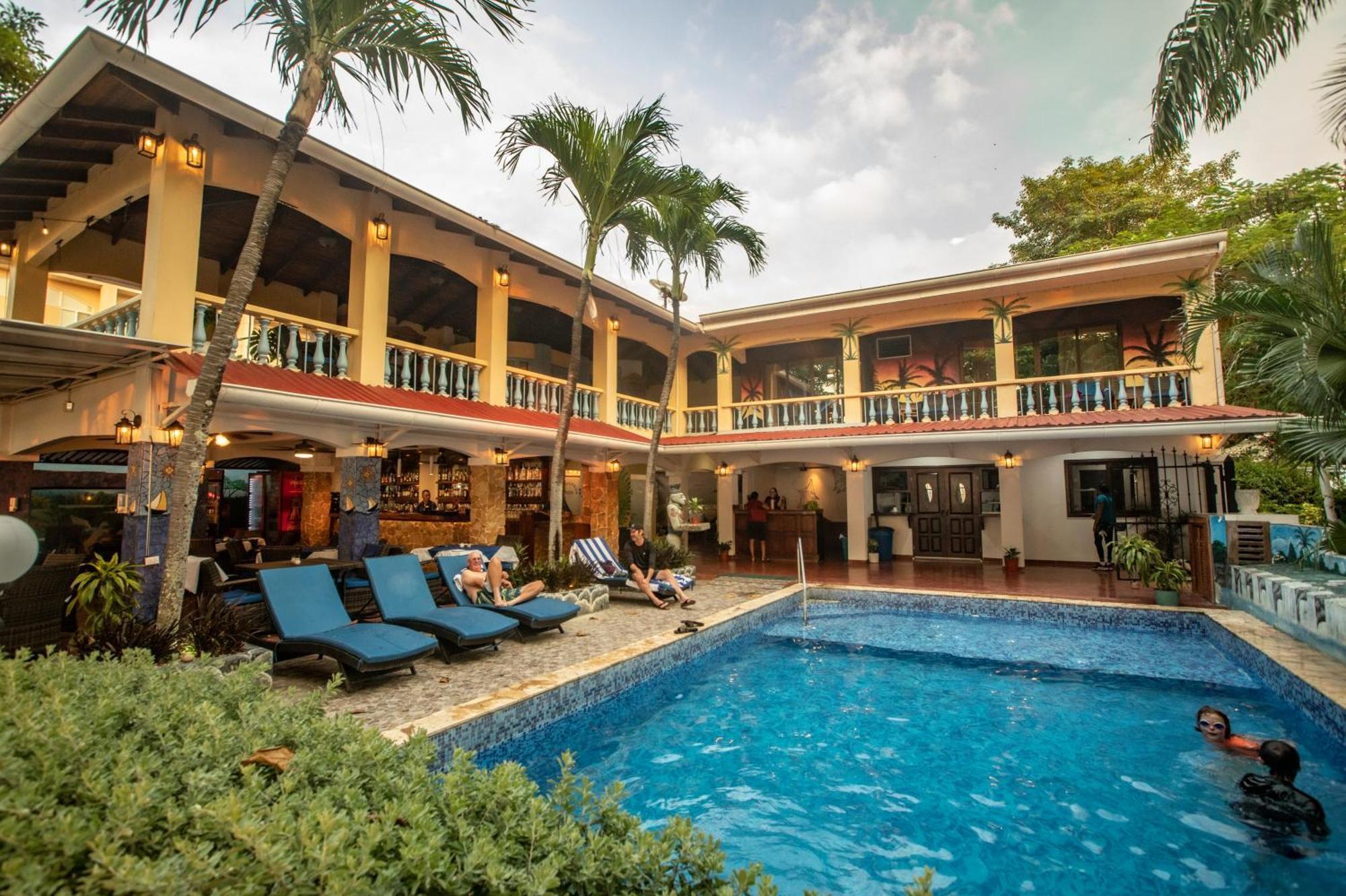 El Velero Playa Hermosa (Guanacaste)